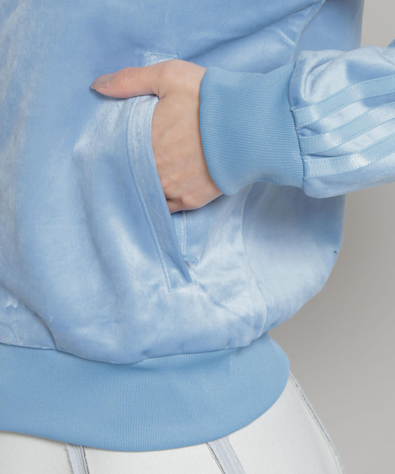 adidas/VELVET TRACK JAKET ASH BLUE 6715216008