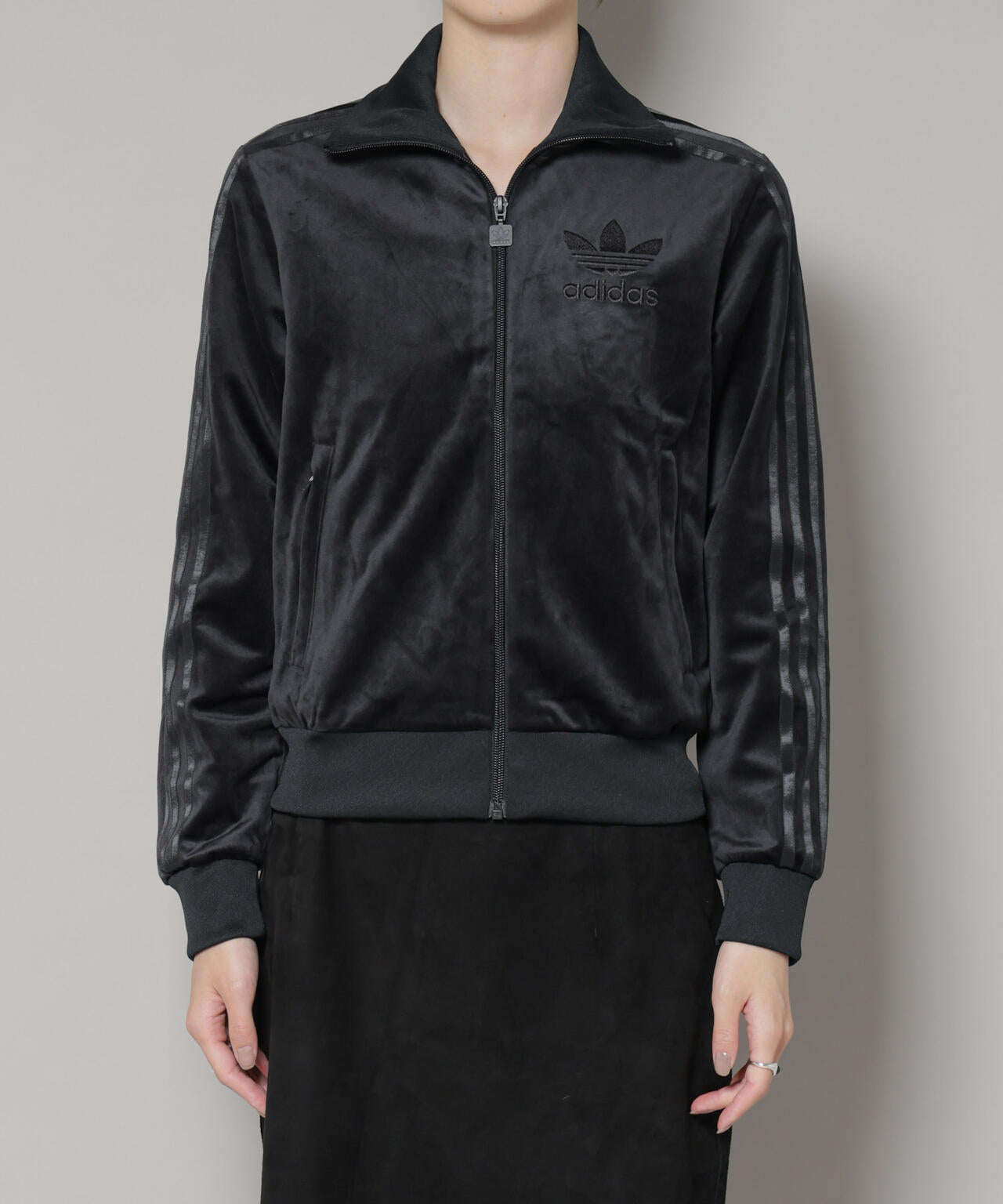 adidas/VELVET TRACK JAKET BLACK 6715216009