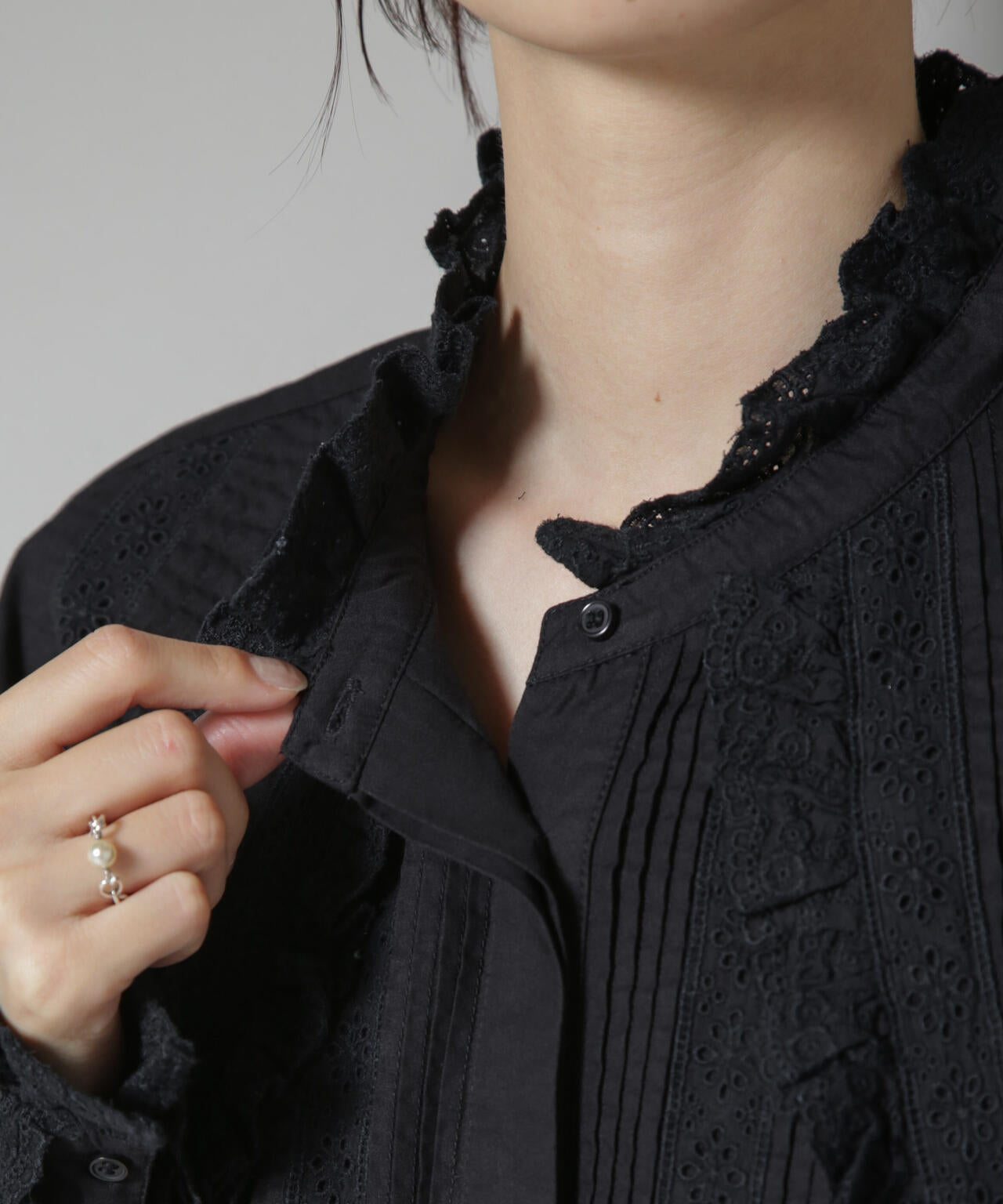 Sara mallika/COTTON PINTUCK LACE BLOUSE 6715221001