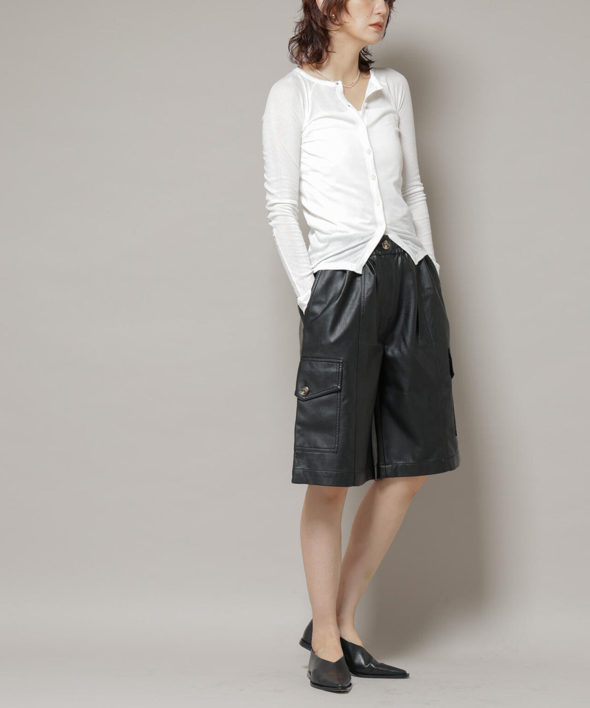 BAUM UND PFERDGARTEN/Textured Faux Leather ハーフパンツ 6715228001