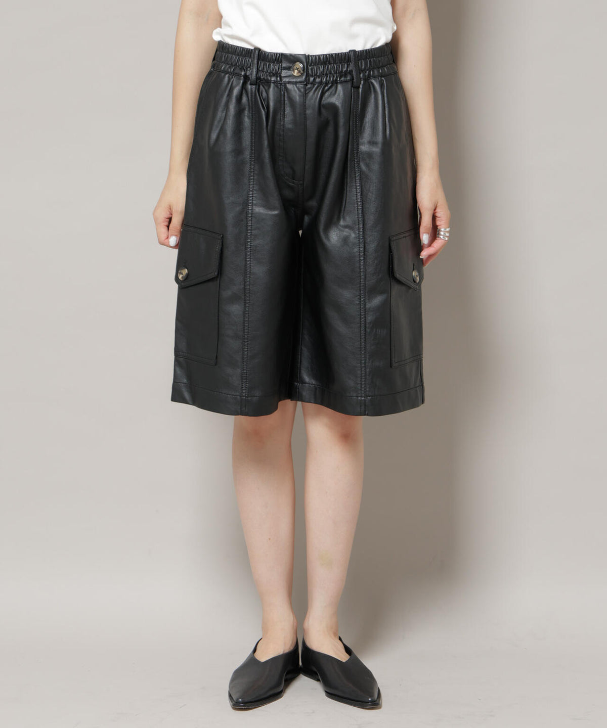 BAUM UND PFERDGARTEN/Textured Faux Leather ハーフパンツ 6715228001