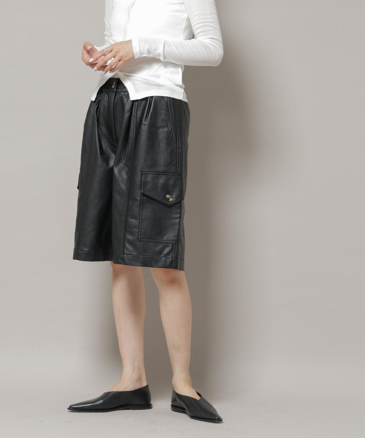 BAUM UND PFERDGARTEN/Textured Faux Leather ハーフパンツ 6715228001