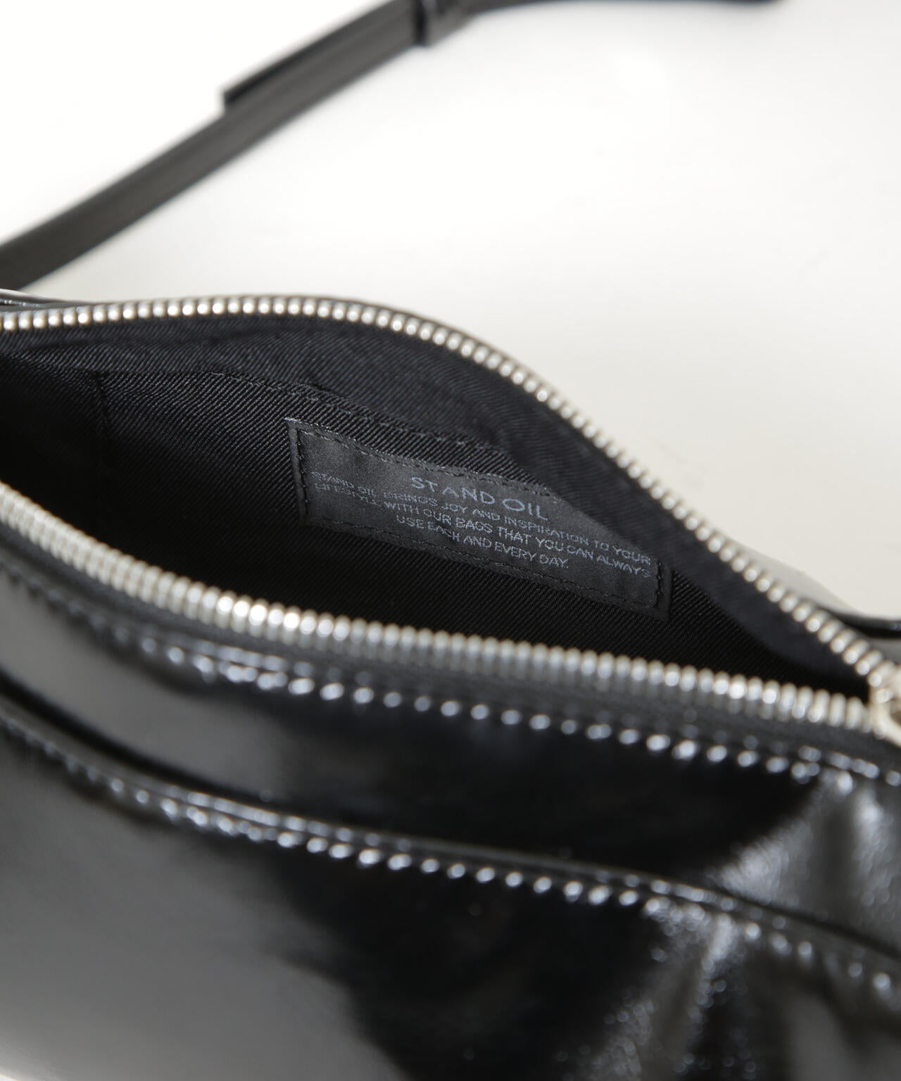 STAND OIL/CHUNKY BAG BLACK 6715232418