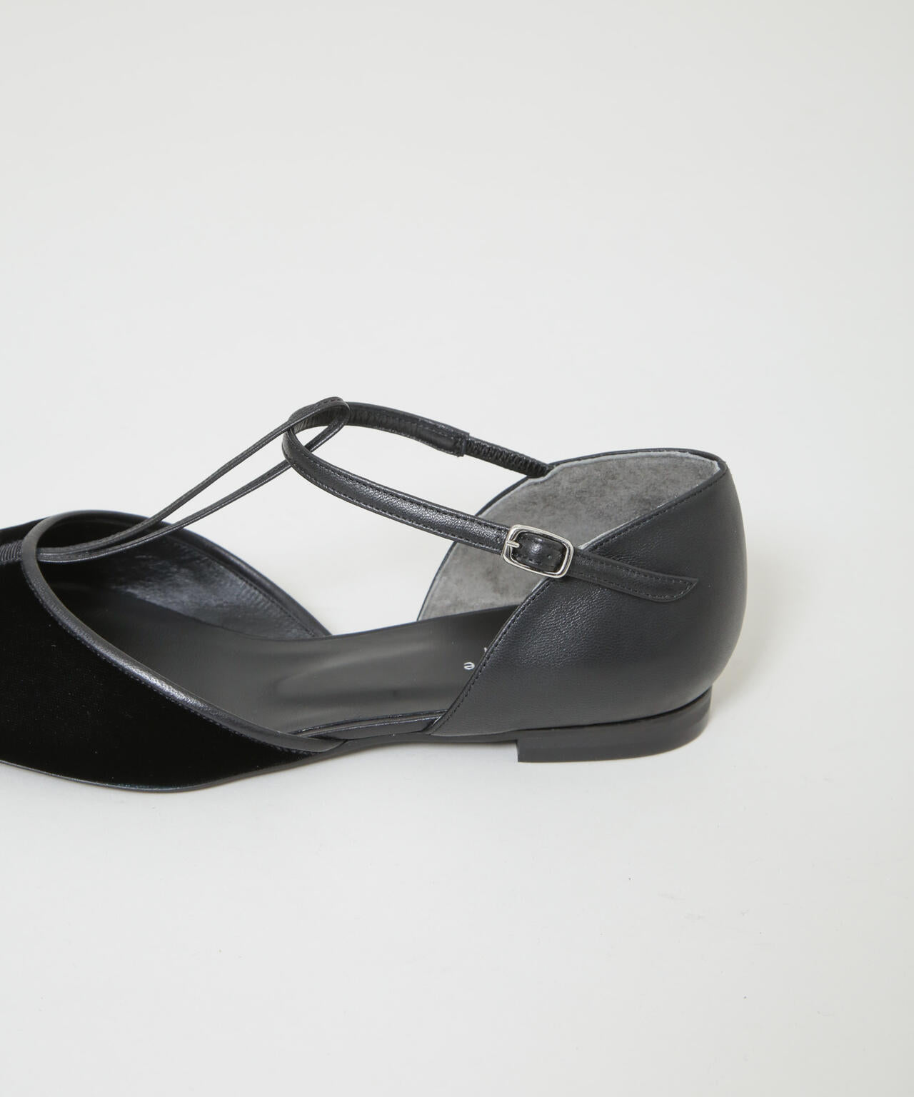 L'unique et moi/Air Tストラップ フラットシューズ 6715233102