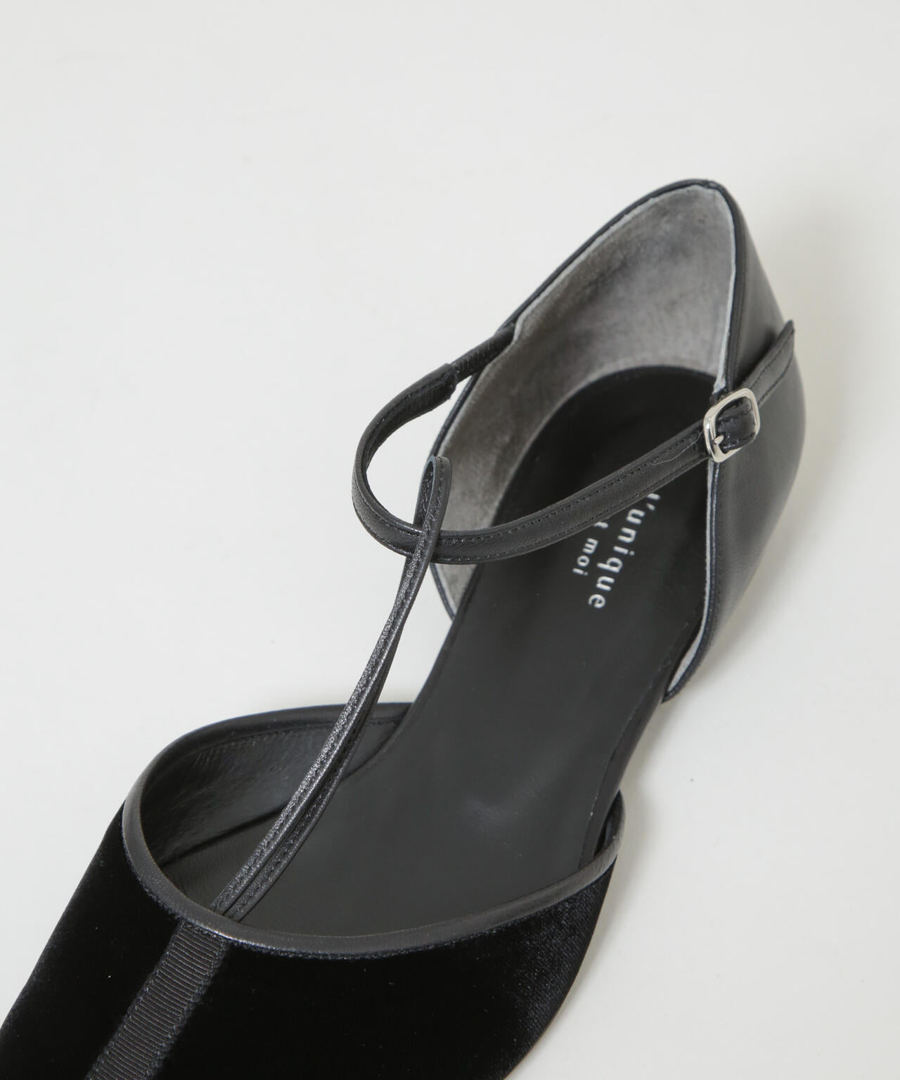 L'unique et moi/Air Tストラップ フラットシューズ 6715233102