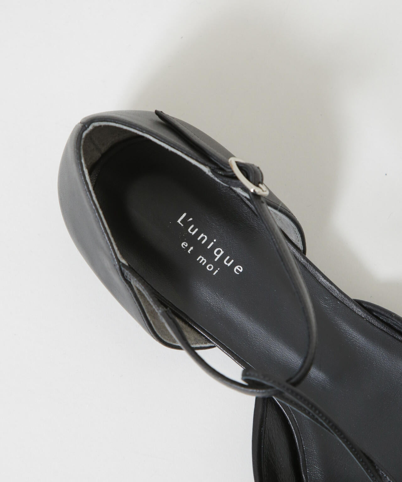 L'unique et moi/Air Tストラップ フラットシューズ 6715233102