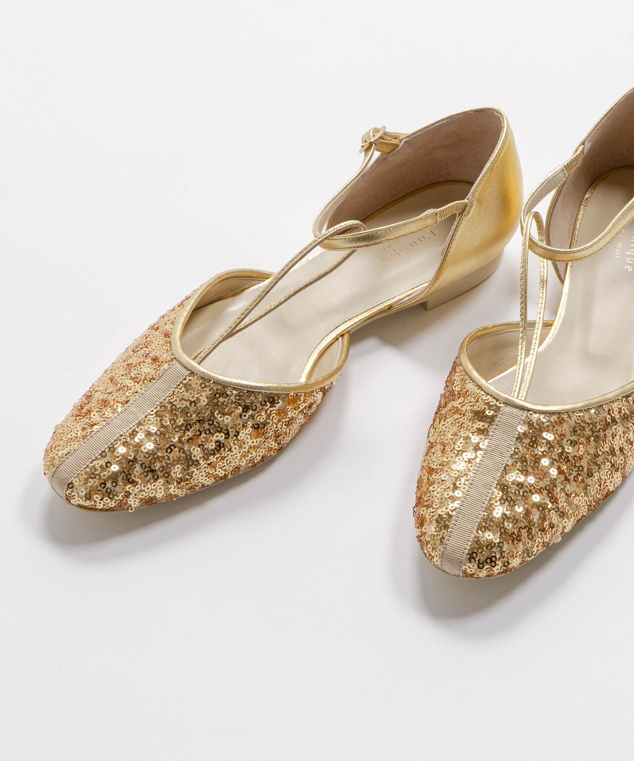 L'unique et moi/Air Tストラップ フラットシューズ 6715233102