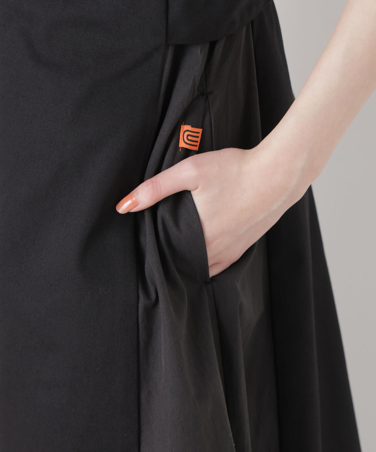 UNIVERSAL OVERALL/TWILL JUMPER SKIRT 6716119002