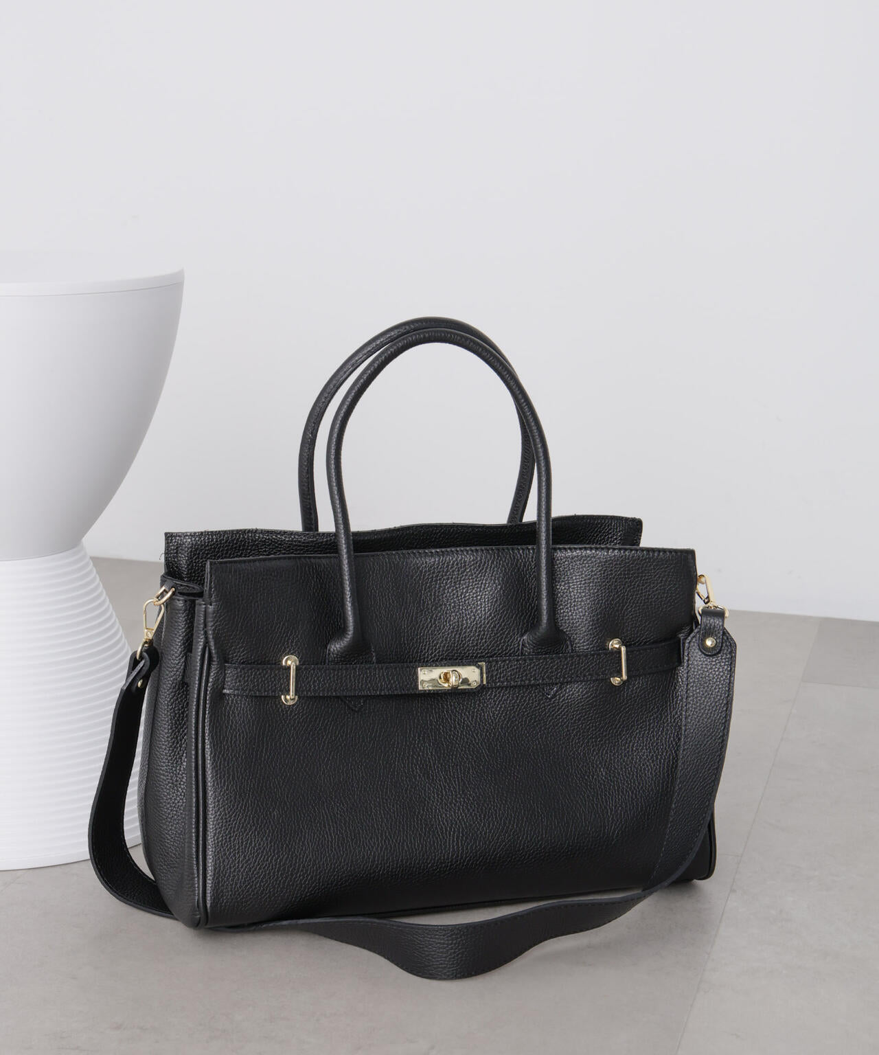 AULENTTI/レザーターンロックモチーフビッグトート 6716132027