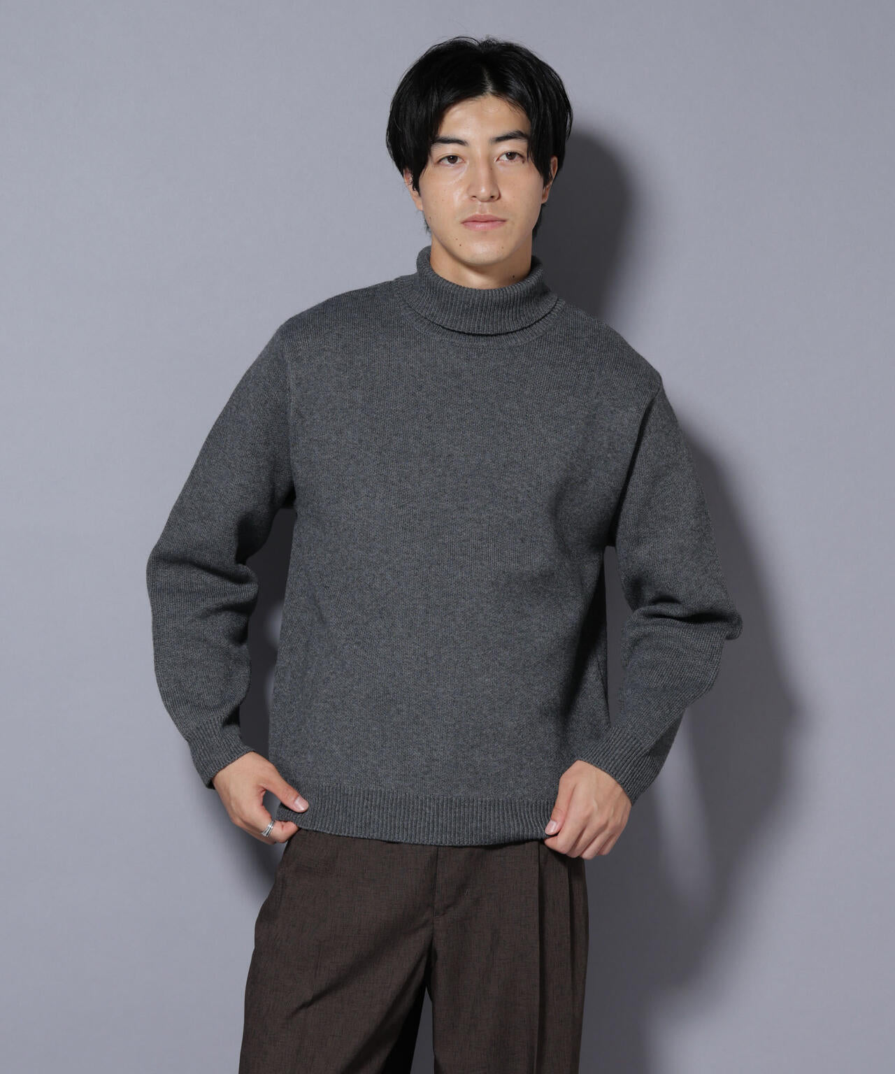 PBTストレッチタートルネックニット