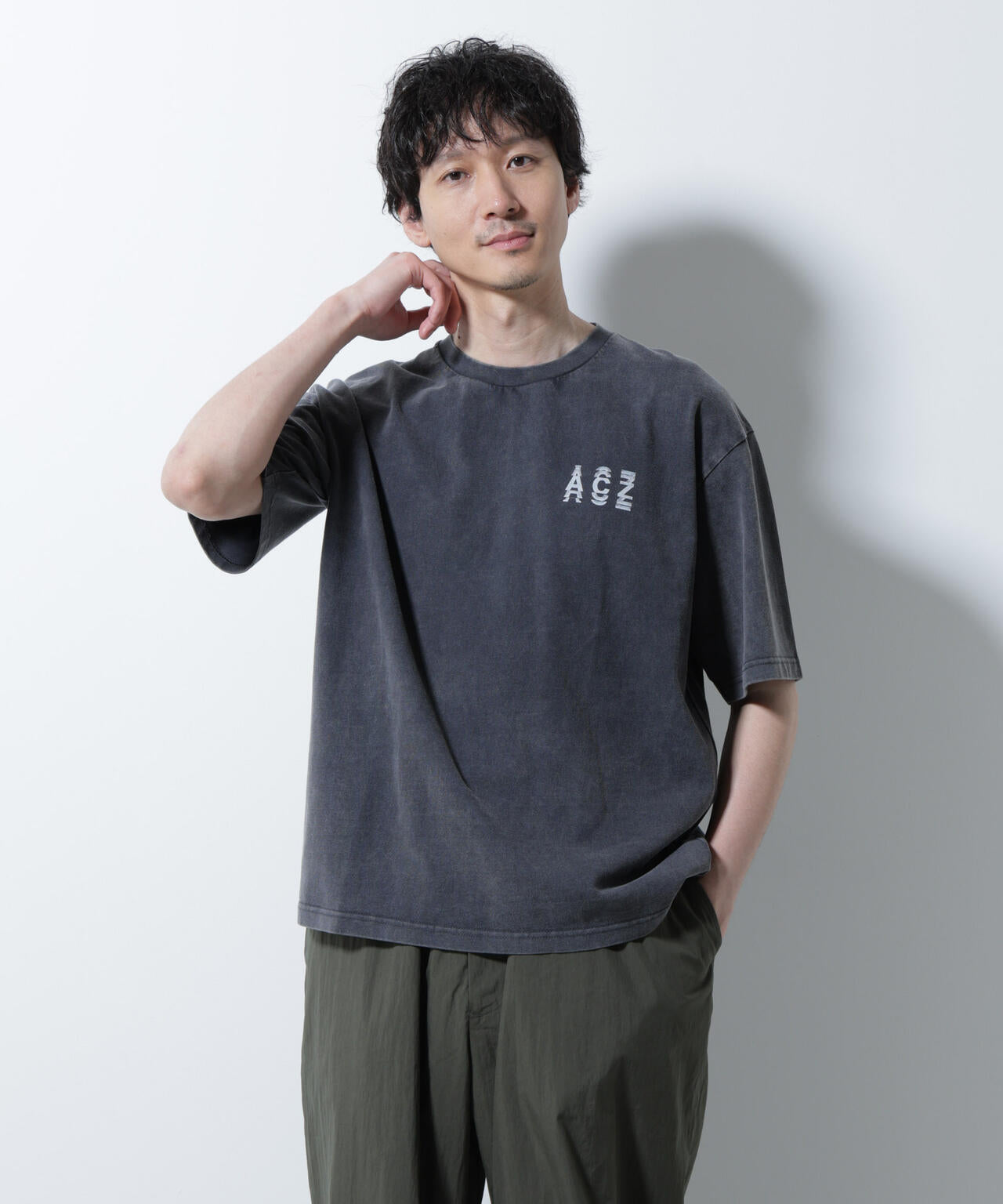 「A-C-Z」ピグメントグラフィックTシャツ 半袖 6725224210