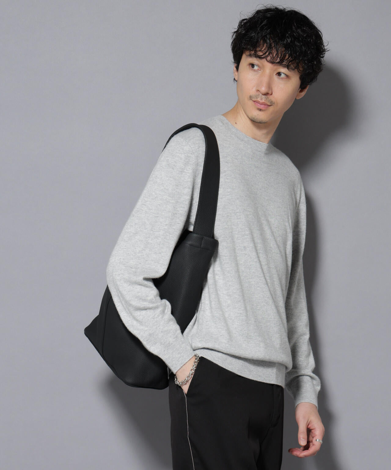 カシミヤミックスクルーネックニット