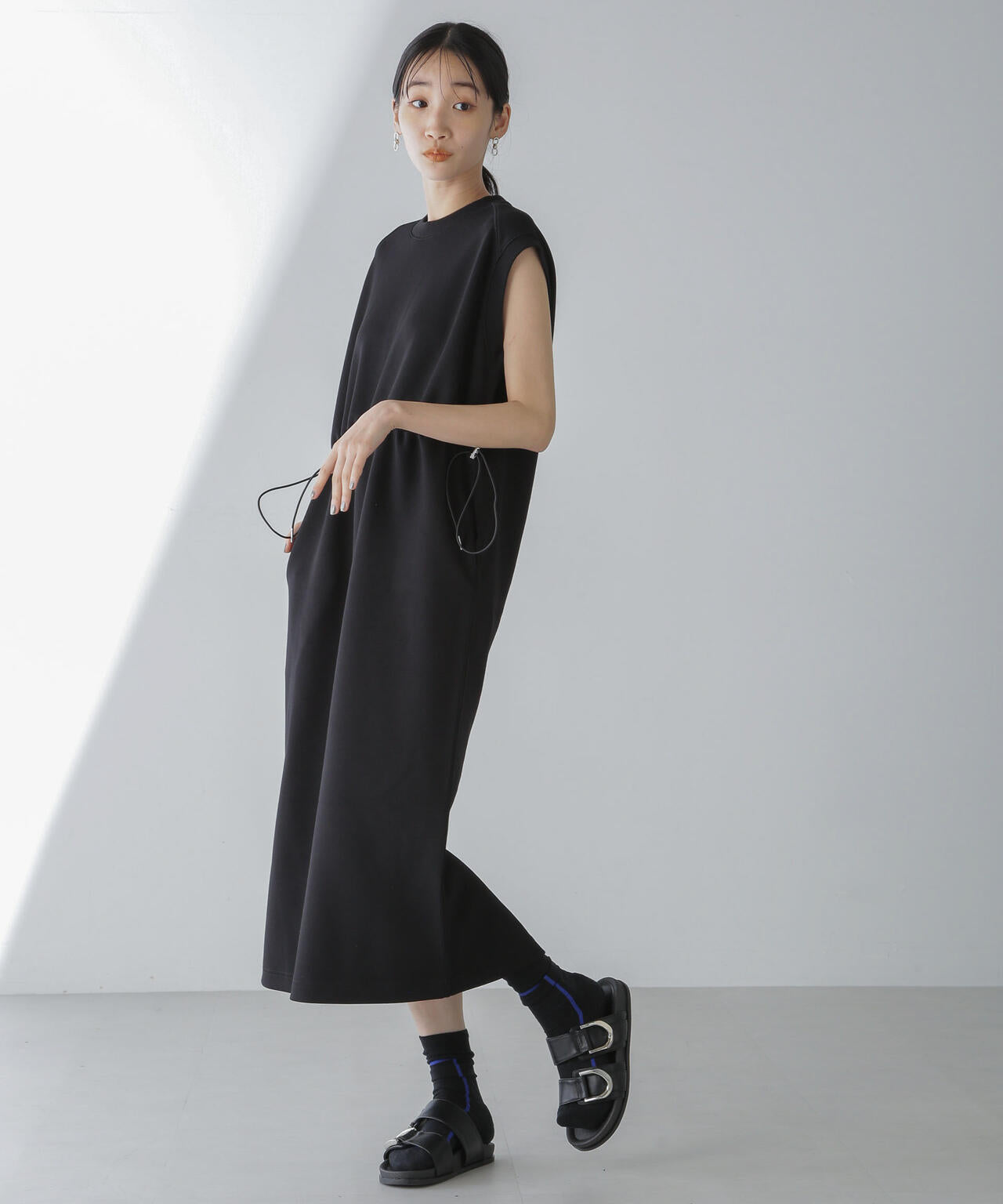 フロントドロストフレンチスリーブワンピース 6734119331