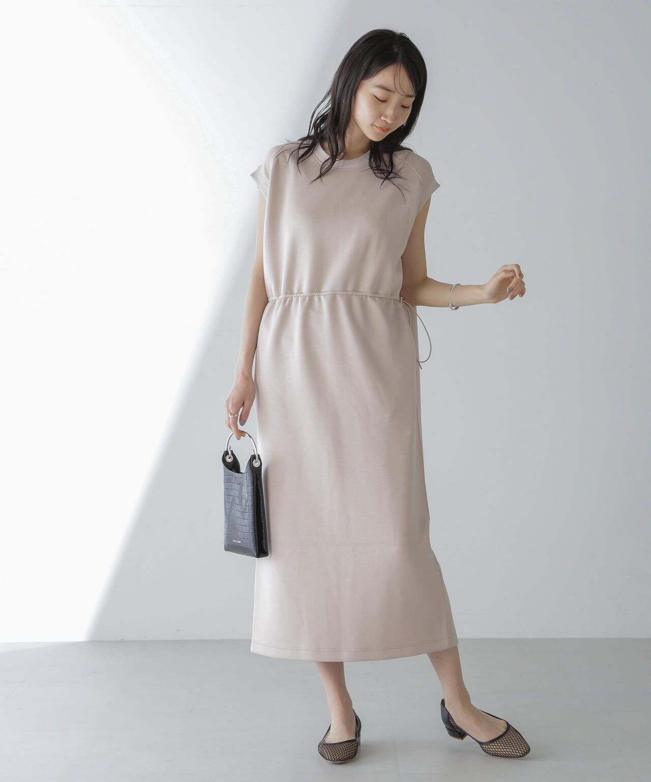 フロントドロストフレンチスリーブワンピース 6734119331