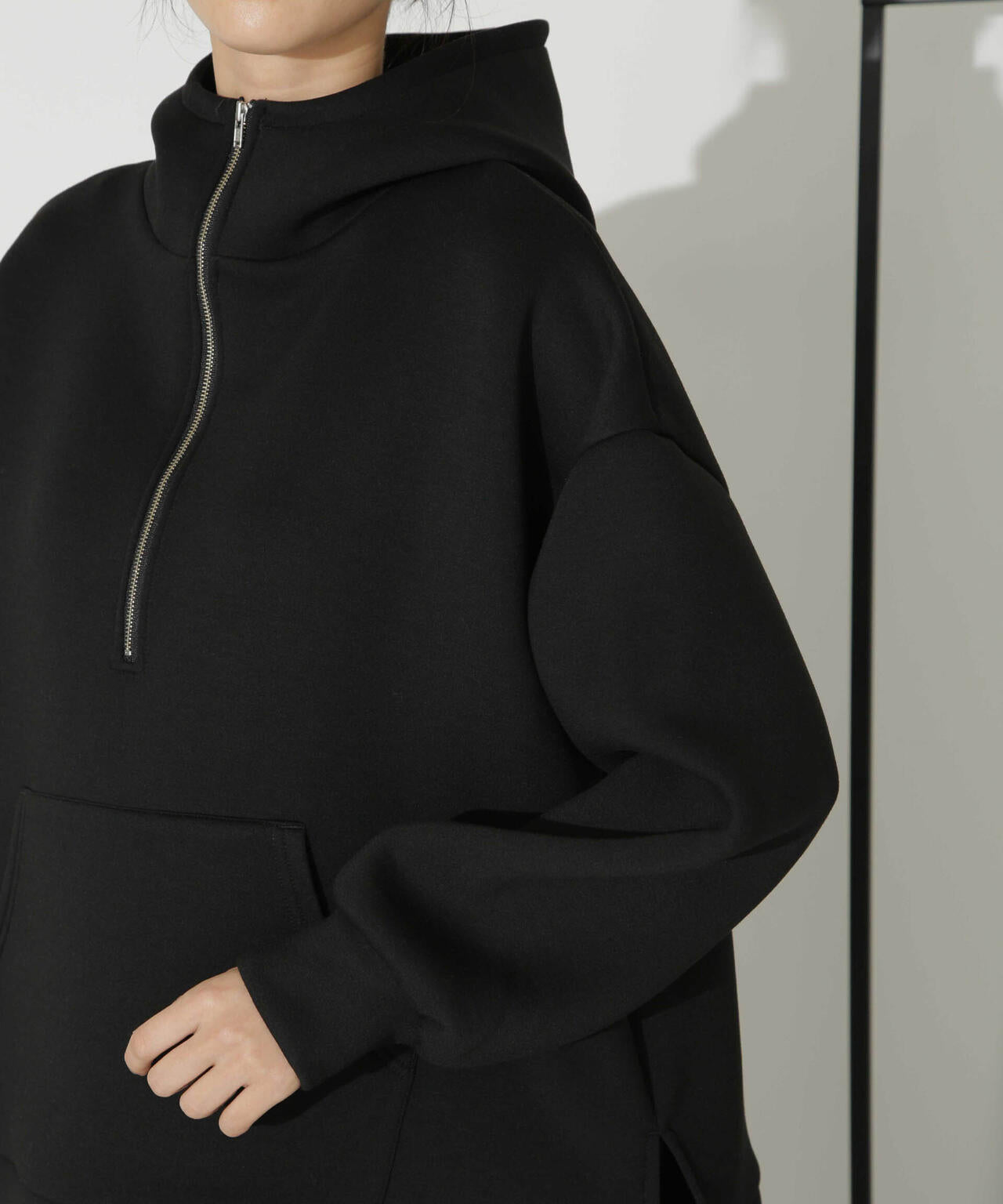 ハーフジップフードダンボールプルオーバー 6734123301