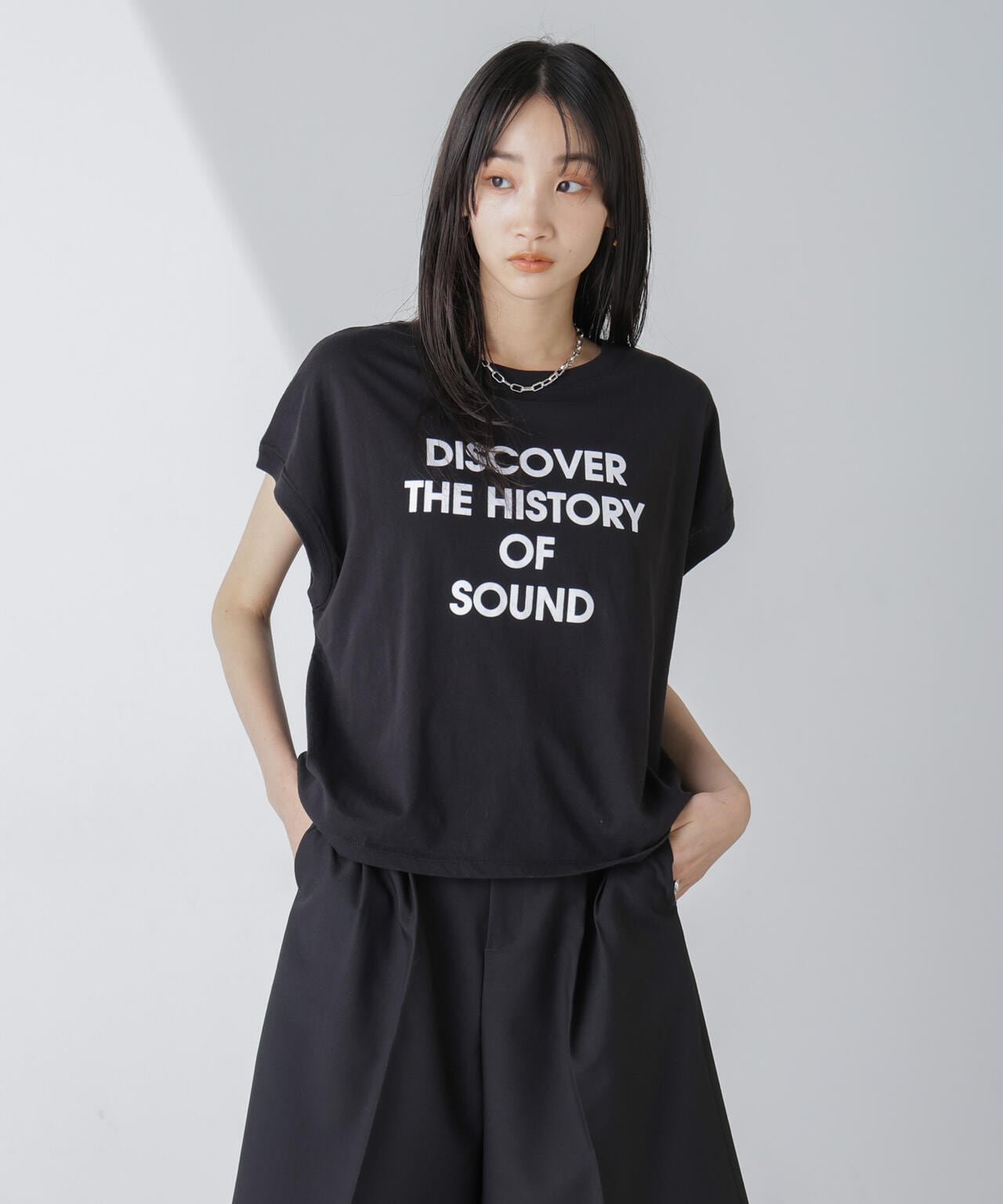 フロッキーロゴノースリーブクロップドトップス 6734124320