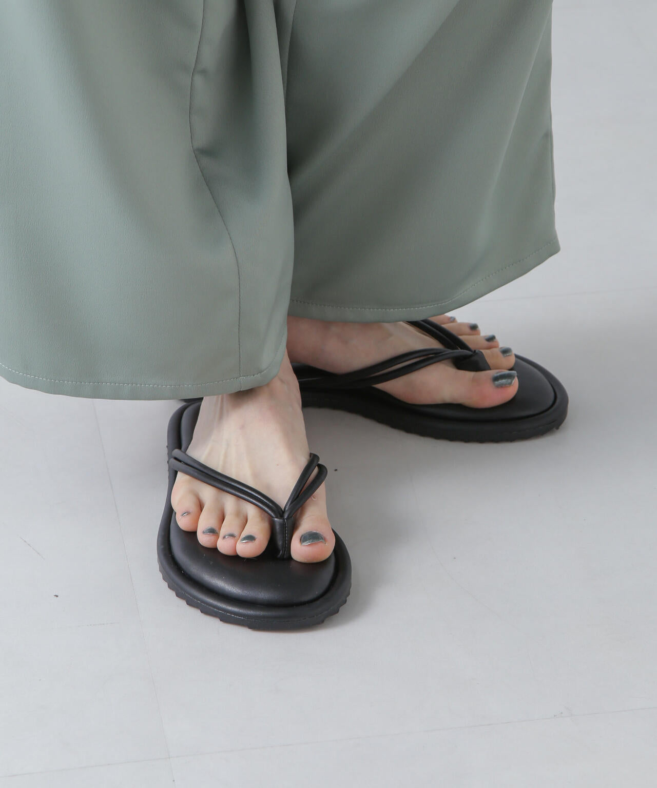 ソフトフラットトングサンダル 6734135304