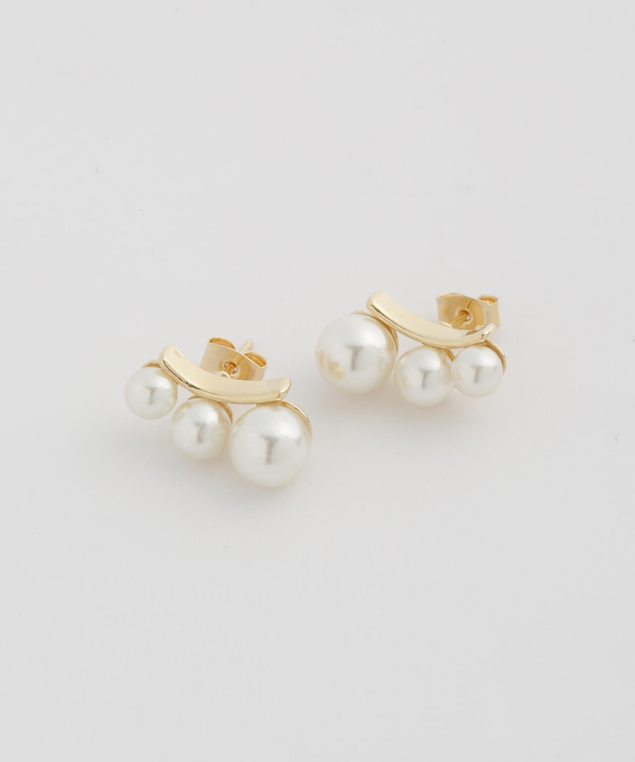 トリプルパールピアス 6734145300