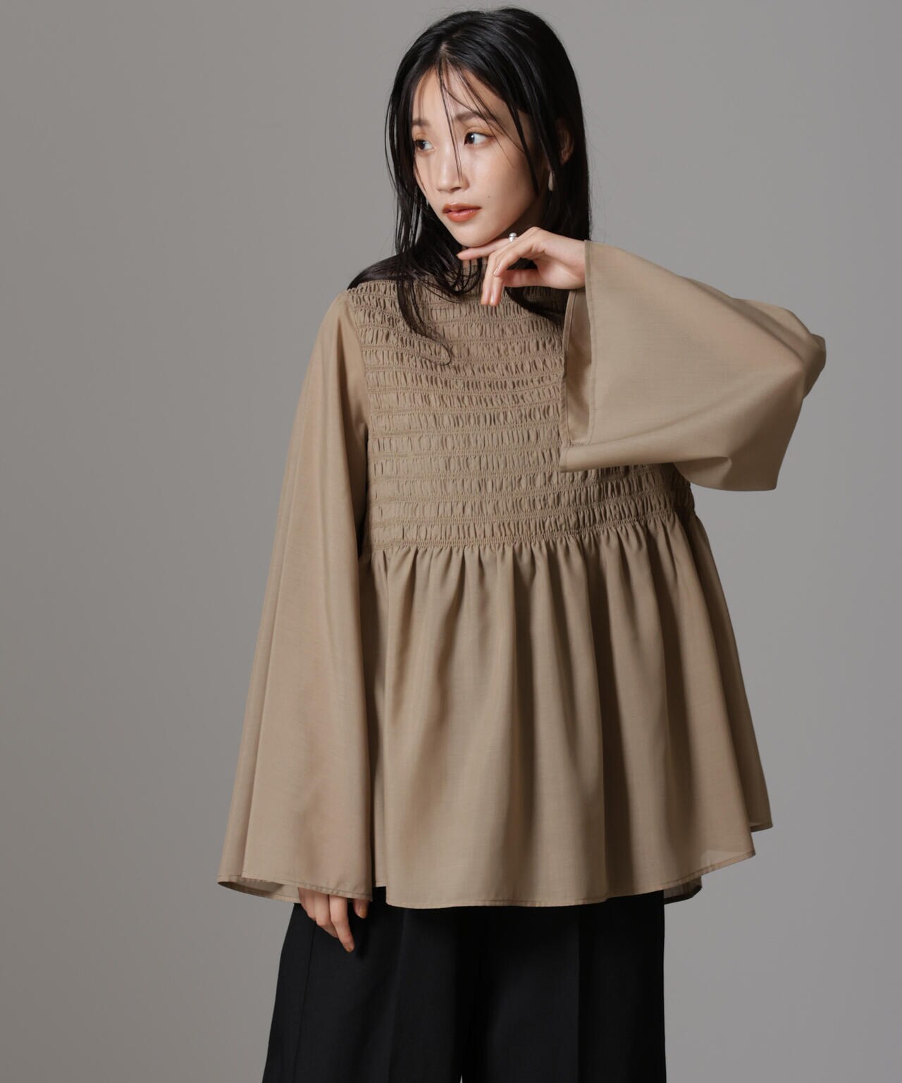 シャーリング フレア スリーブ ブラウス