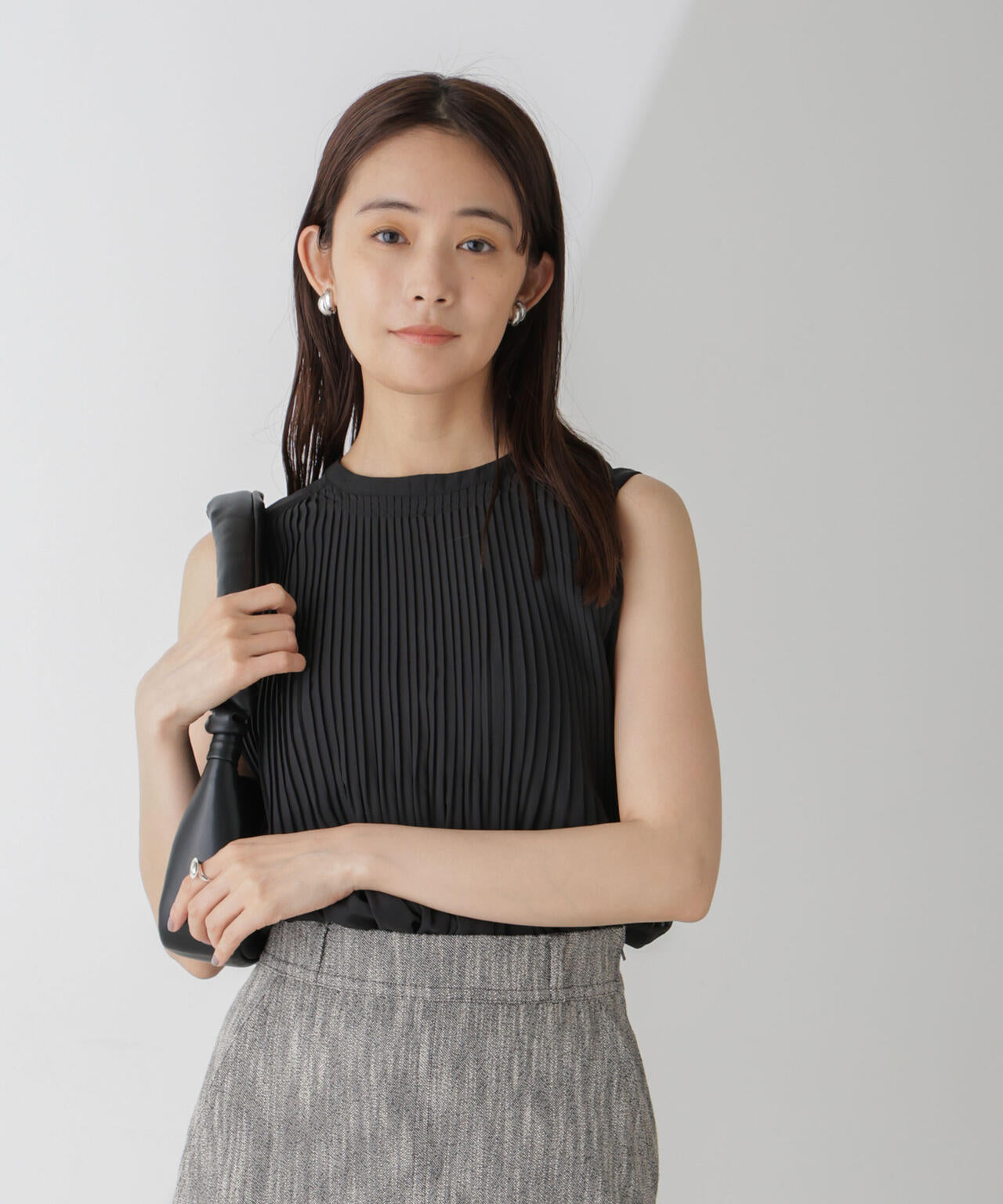 プリーツノースリーブブラウス 6734221308