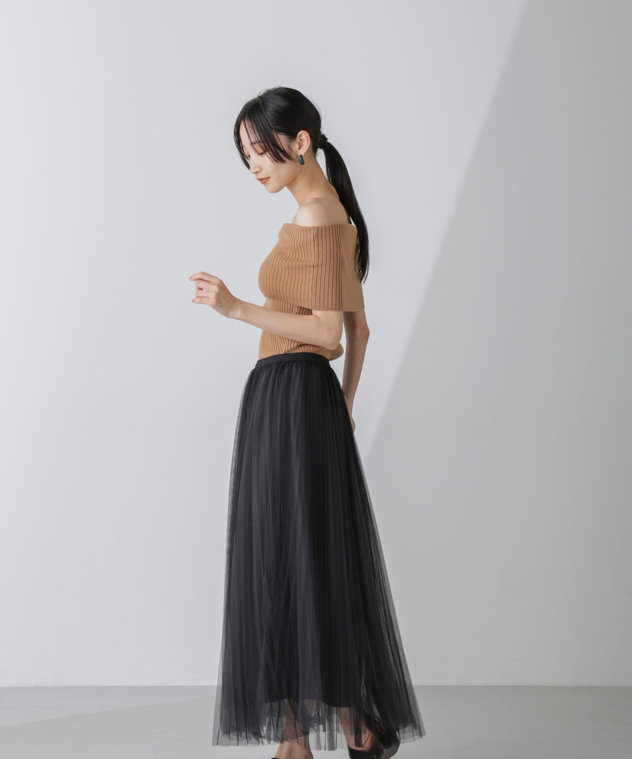 オフショルダーリブニットトップス 6734222305