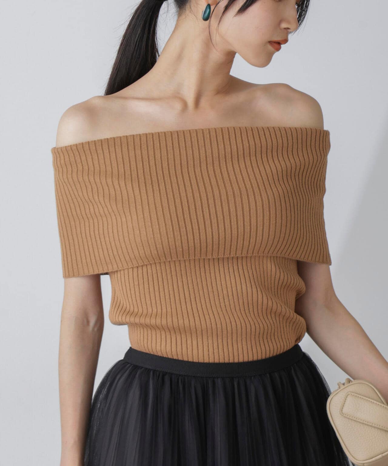 オフショルダーリブニットトップス 6734222305