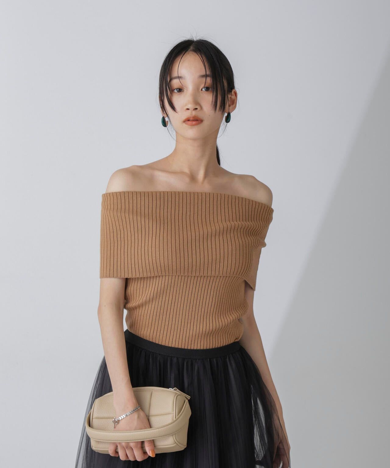 オフショルダーリブニットトップス 6734222305