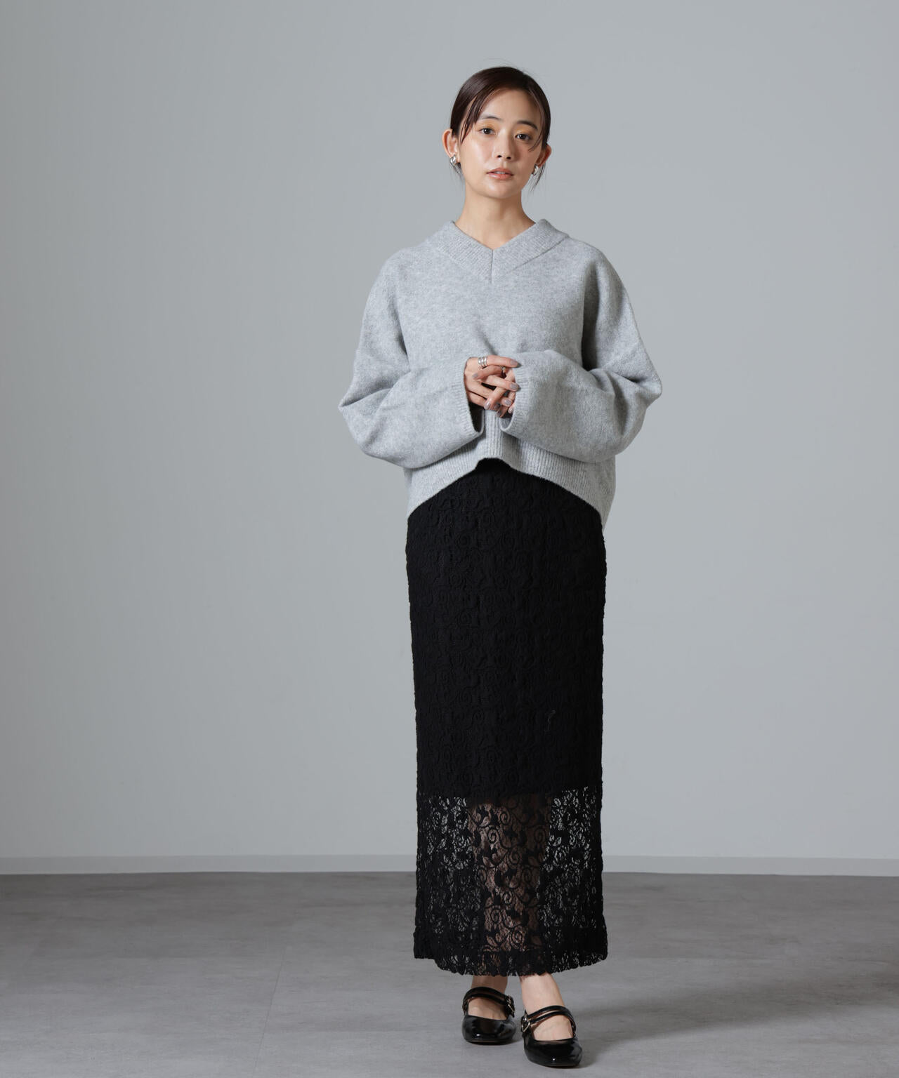 ウール混圧縮ニットワイドVネックプルオーバー 6734222323