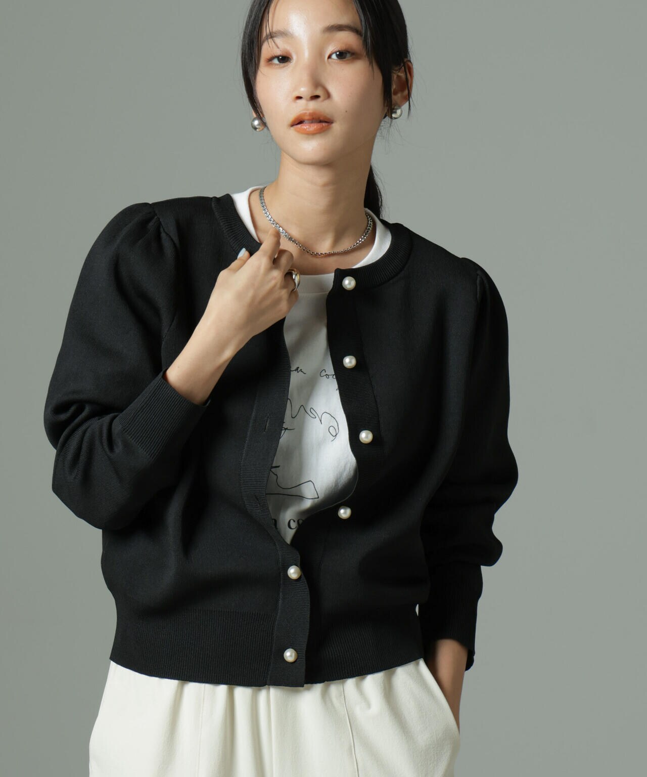 WEB限定/ライトスポンディッシュパールボタンカーディガン 6734222360