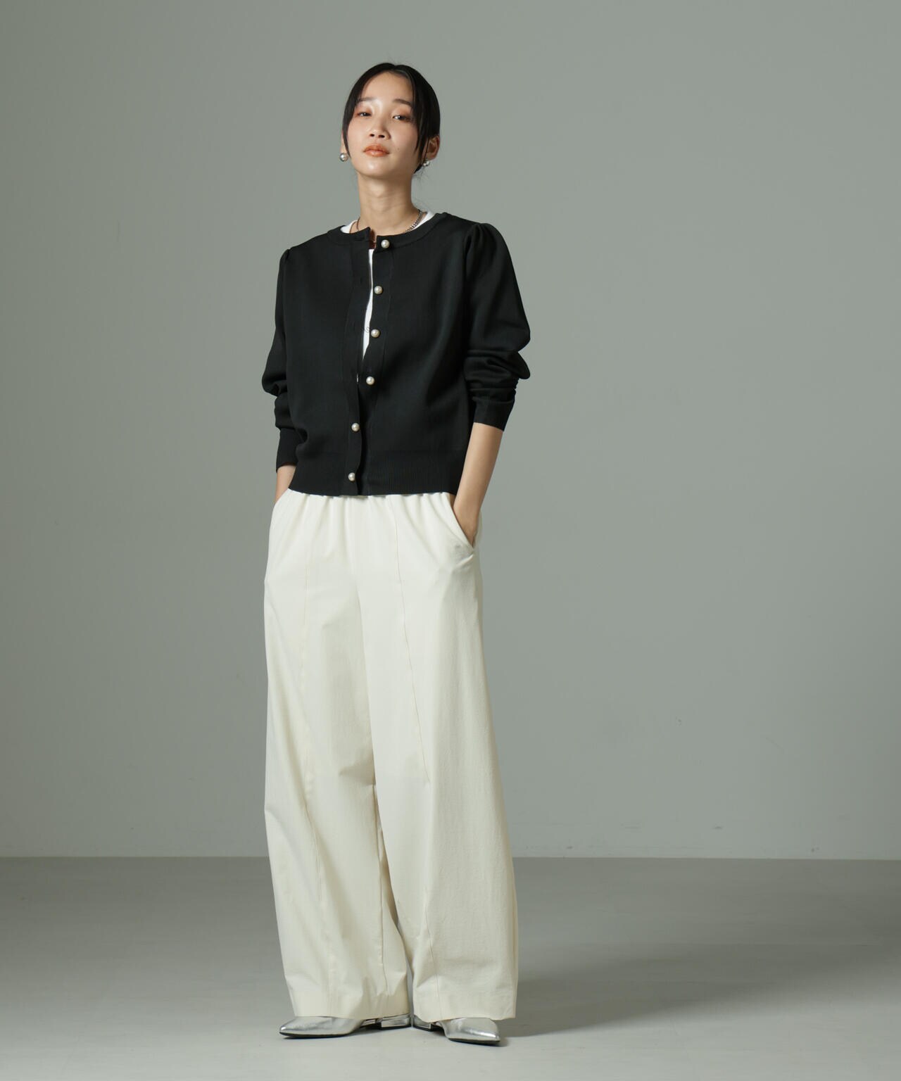 WEB限定/ライトスポンディッシュパールボタンカーディガン 6734222360