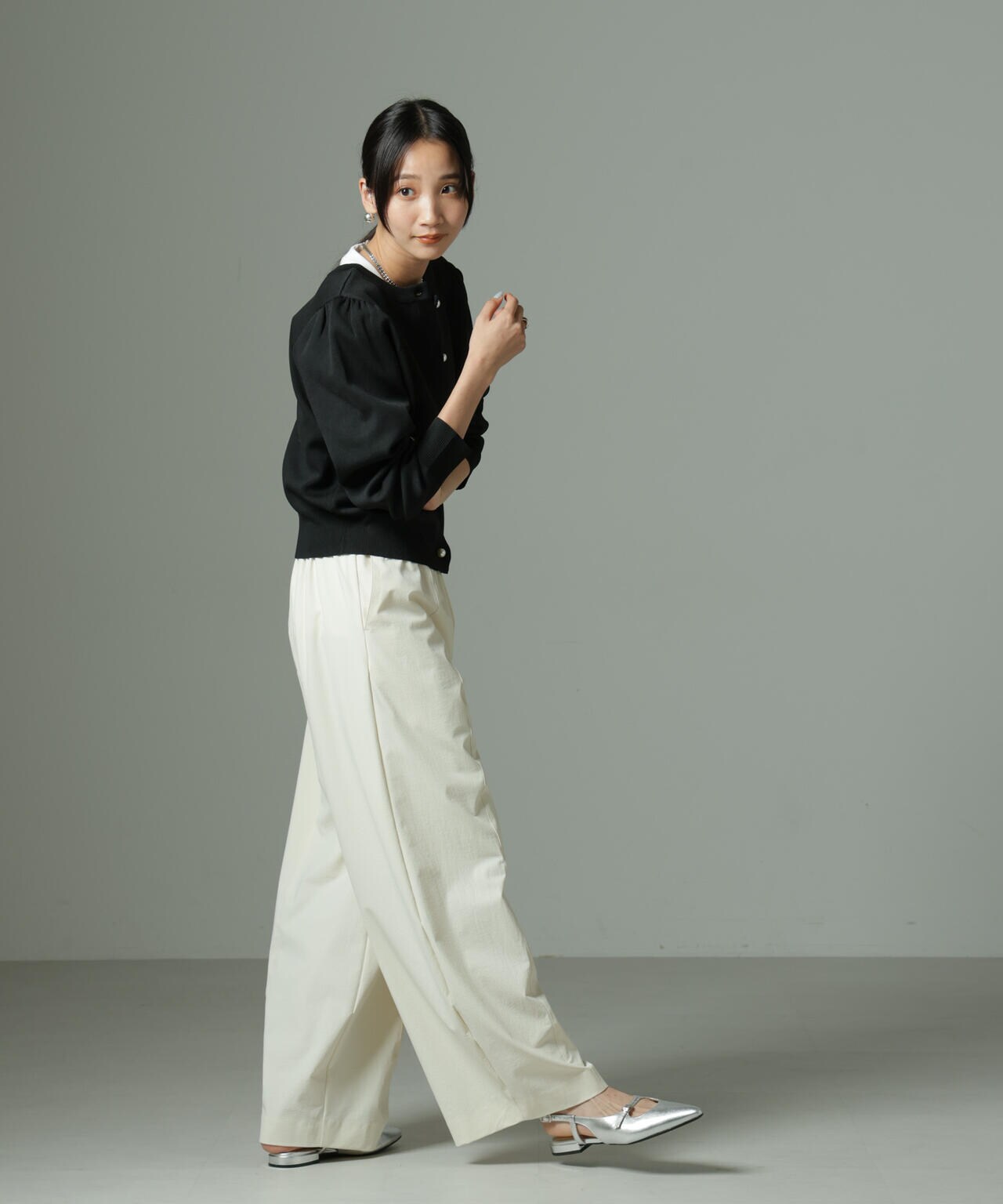 WEB限定/ライトスポンディッシュパールボタンカーディガン 6734222360