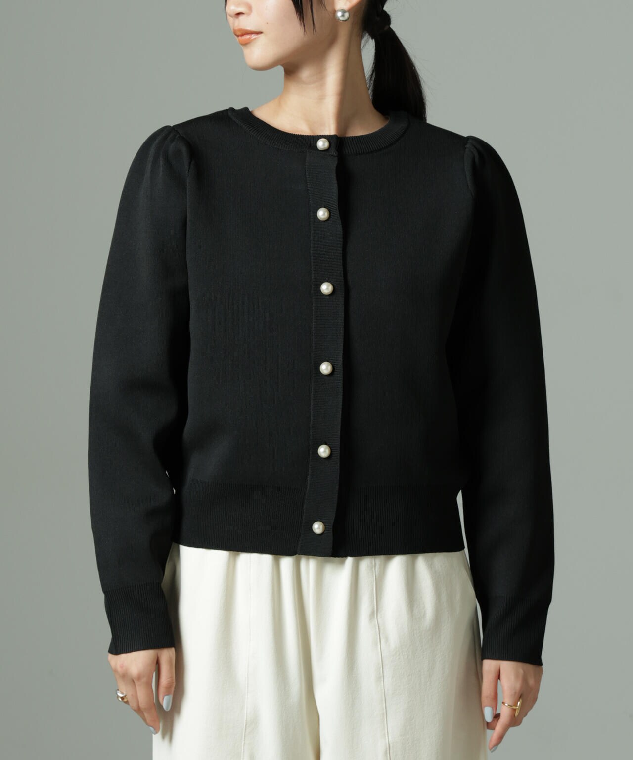WEB限定/ライトスポンディッシュパールボタンカーディガン 6734222360
