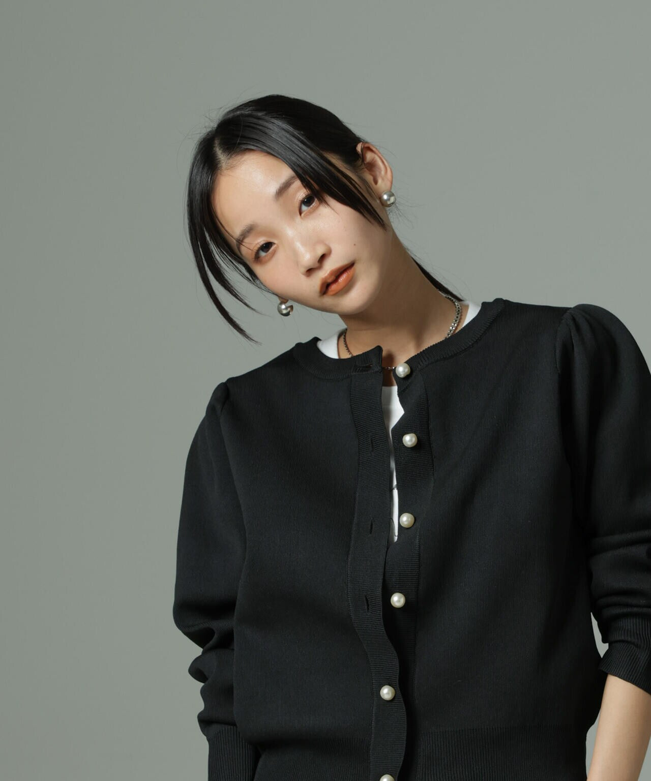 WEB限定/ライトスポンディッシュパールボタンカーディガン 6734222360