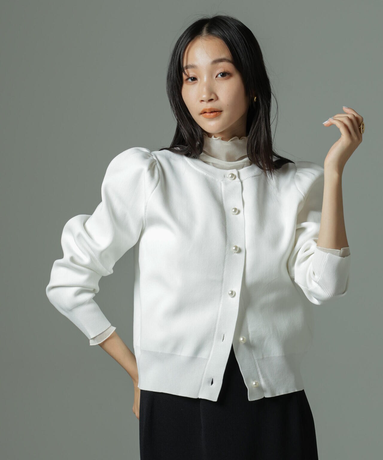 WEB限定/ライトスポンディッシュパールボタンカーディガン 6734222360