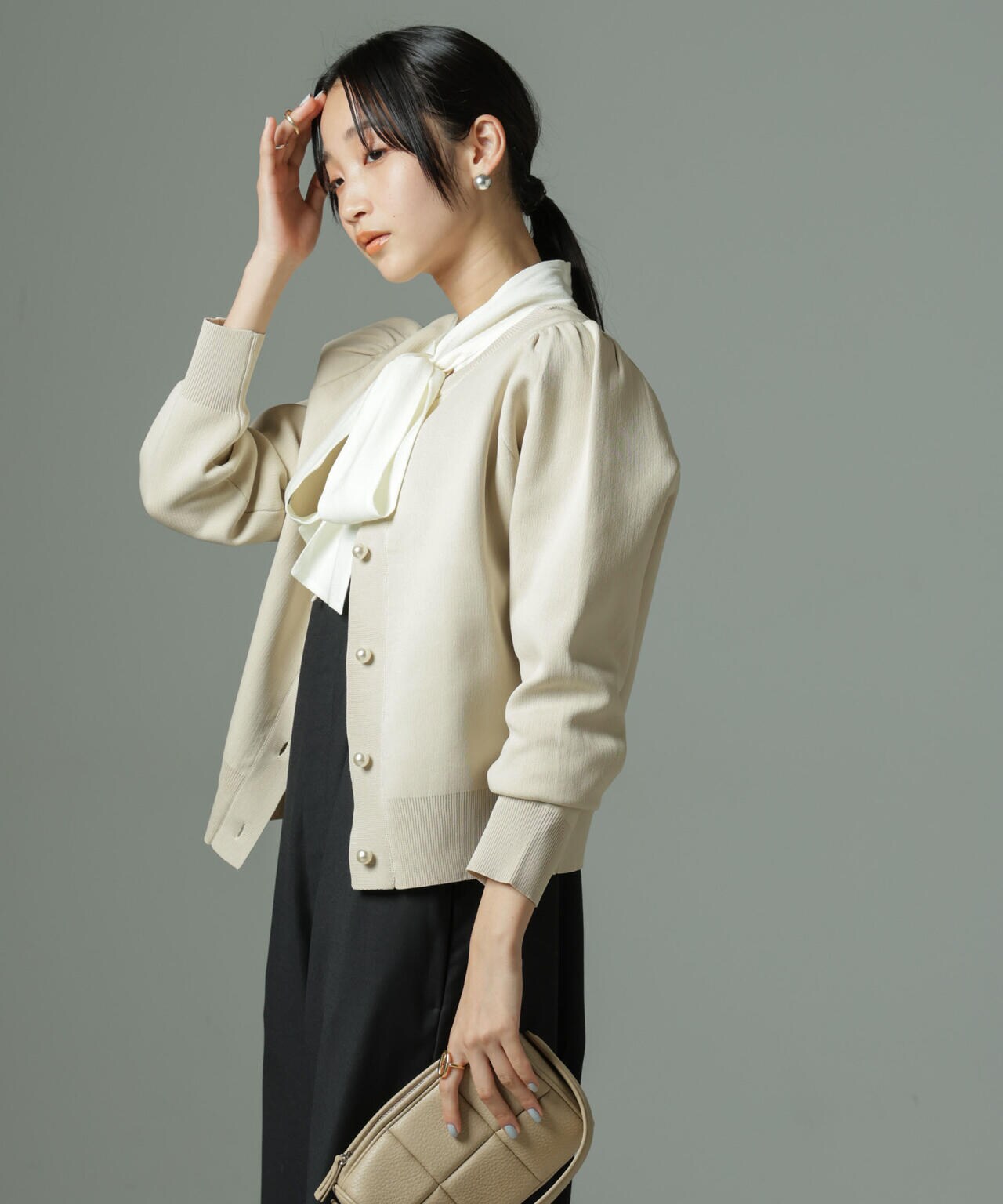 WEB限定/ライトスポンディッシュパールボタンカーディガン 6734222360