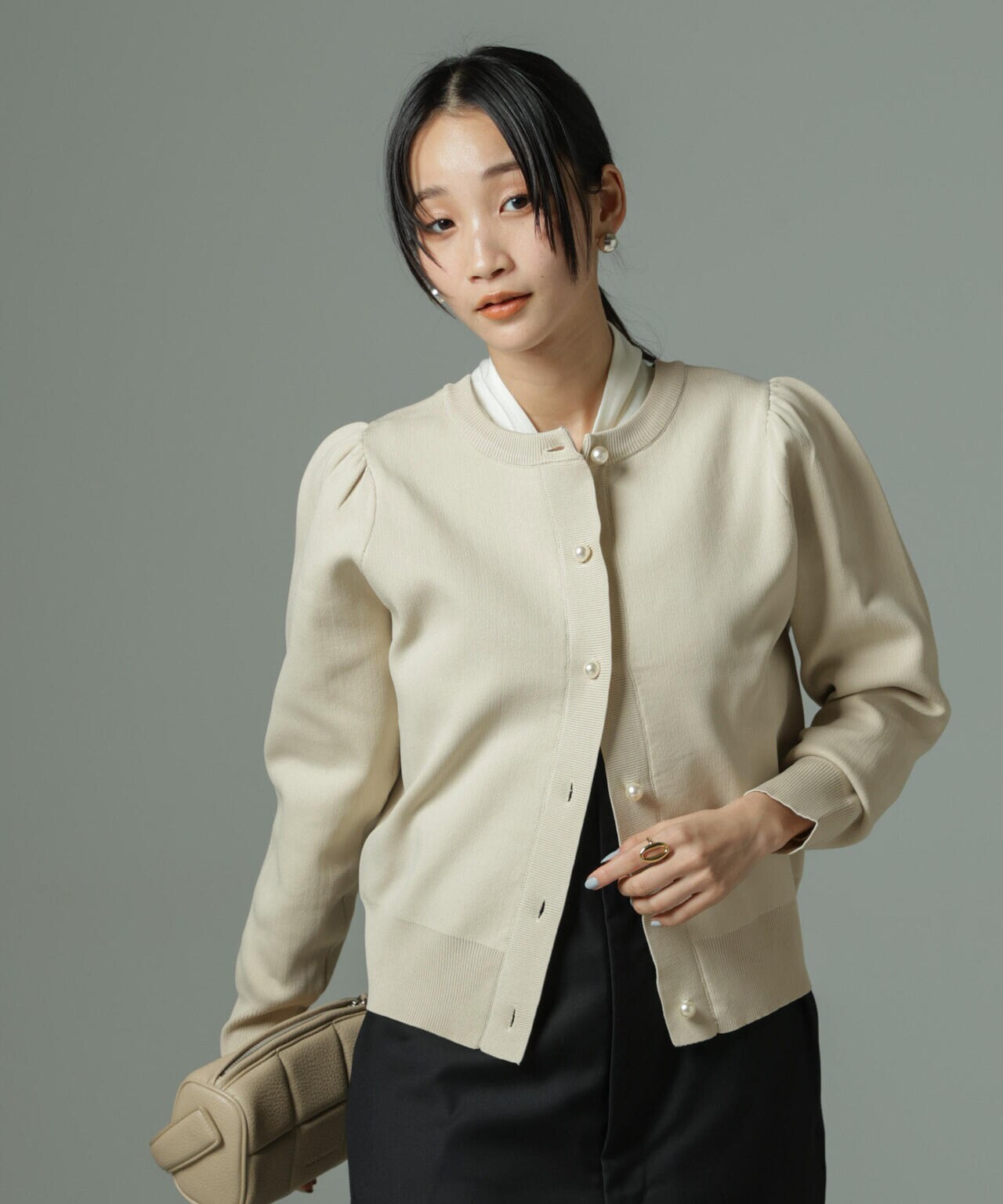 WEB限定/ライトスポンディッシュパールボタンカーディガン 6734222360