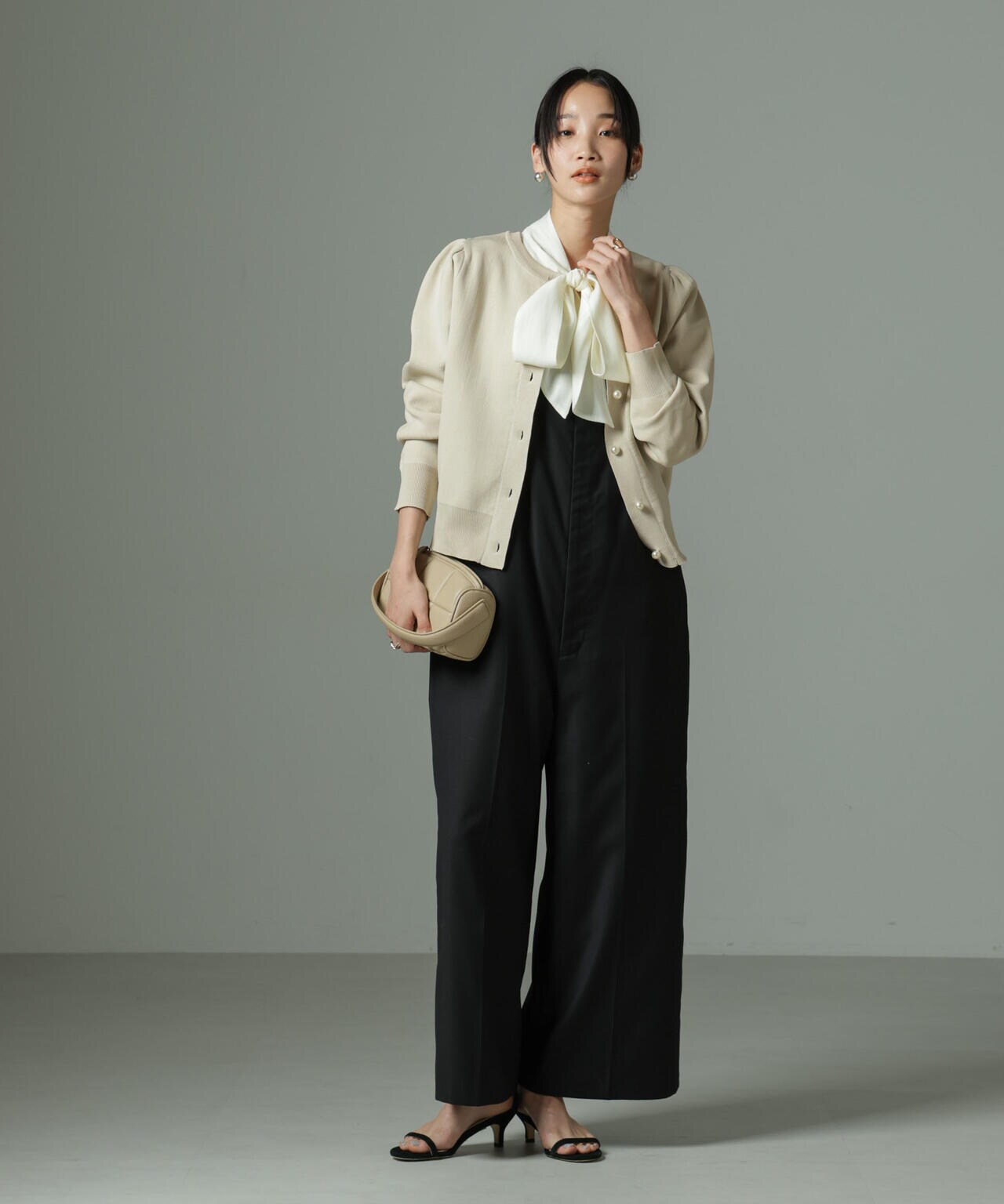 WEB限定/ライトスポンディッシュパールボタンカーディガン 6734222360