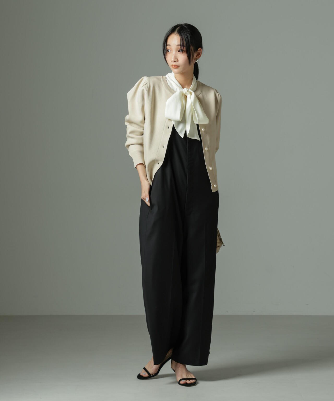 WEB限定/ライトスポンディッシュパールボタンカーディガン 6734222360