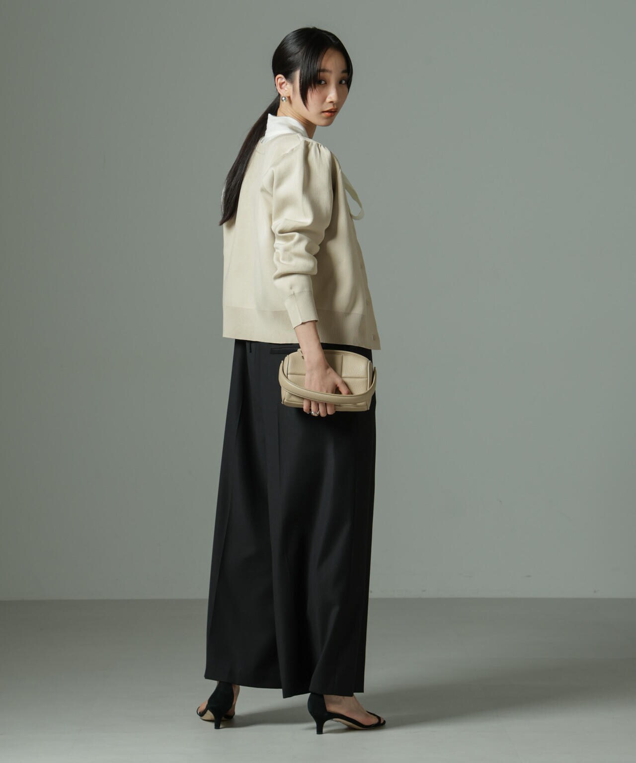 WEB限定/ライトスポンディッシュパールボタンカーディガン 6734222360