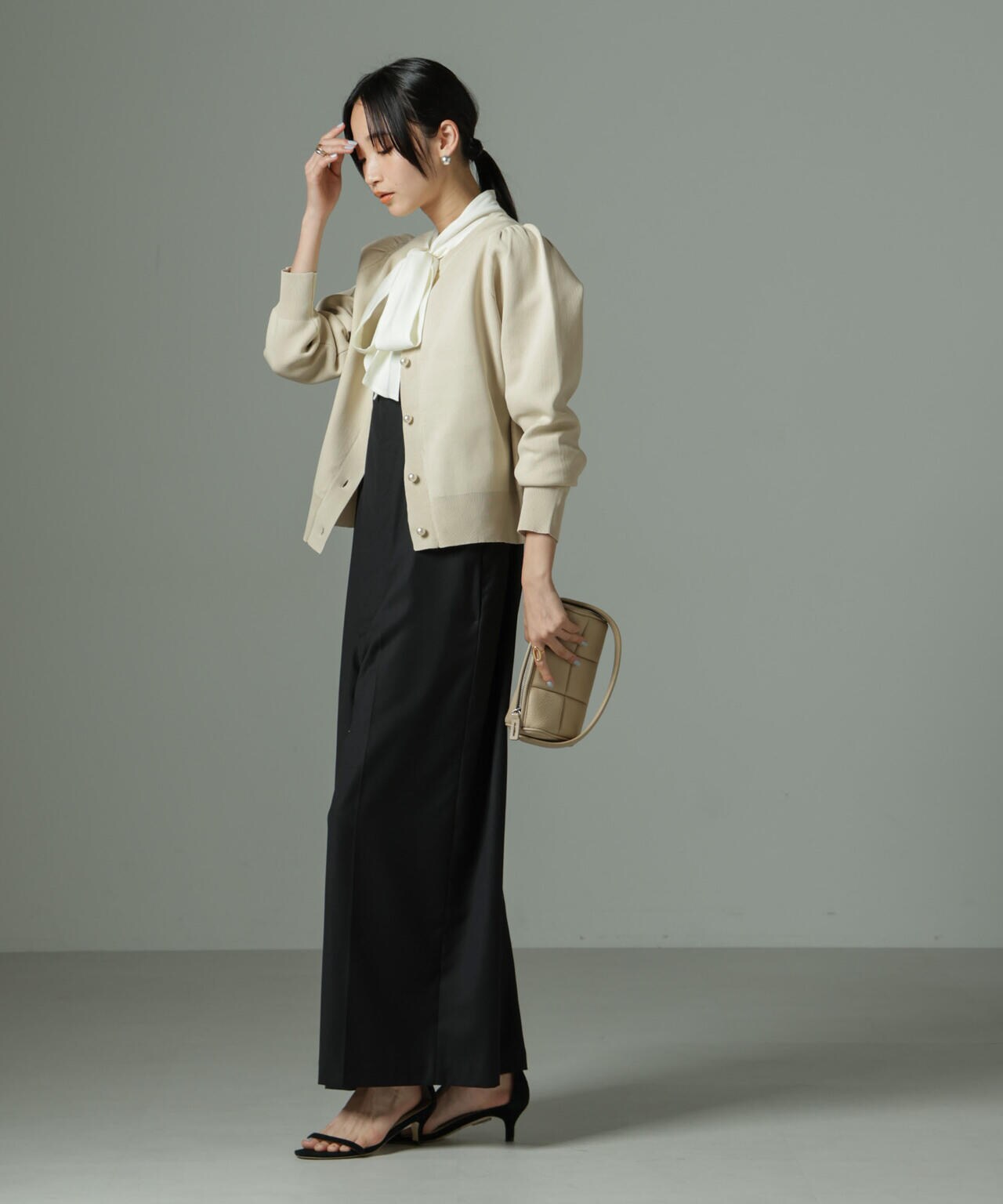 WEB限定/ライトスポンディッシュパールボタンカーディガン 6734222360