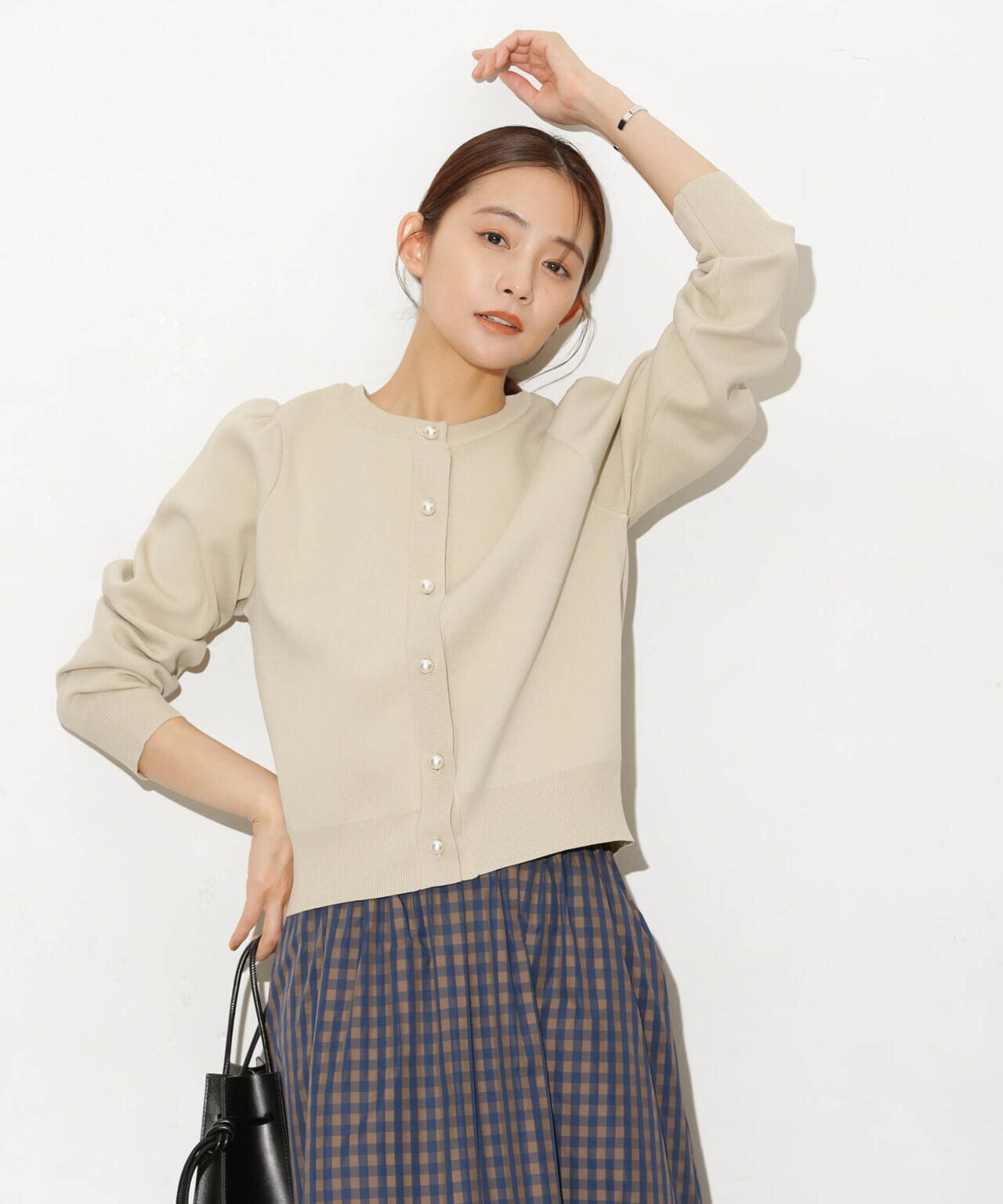 WEB限定/ライトスポンディッシュパールボタンカーディガン 6734222360