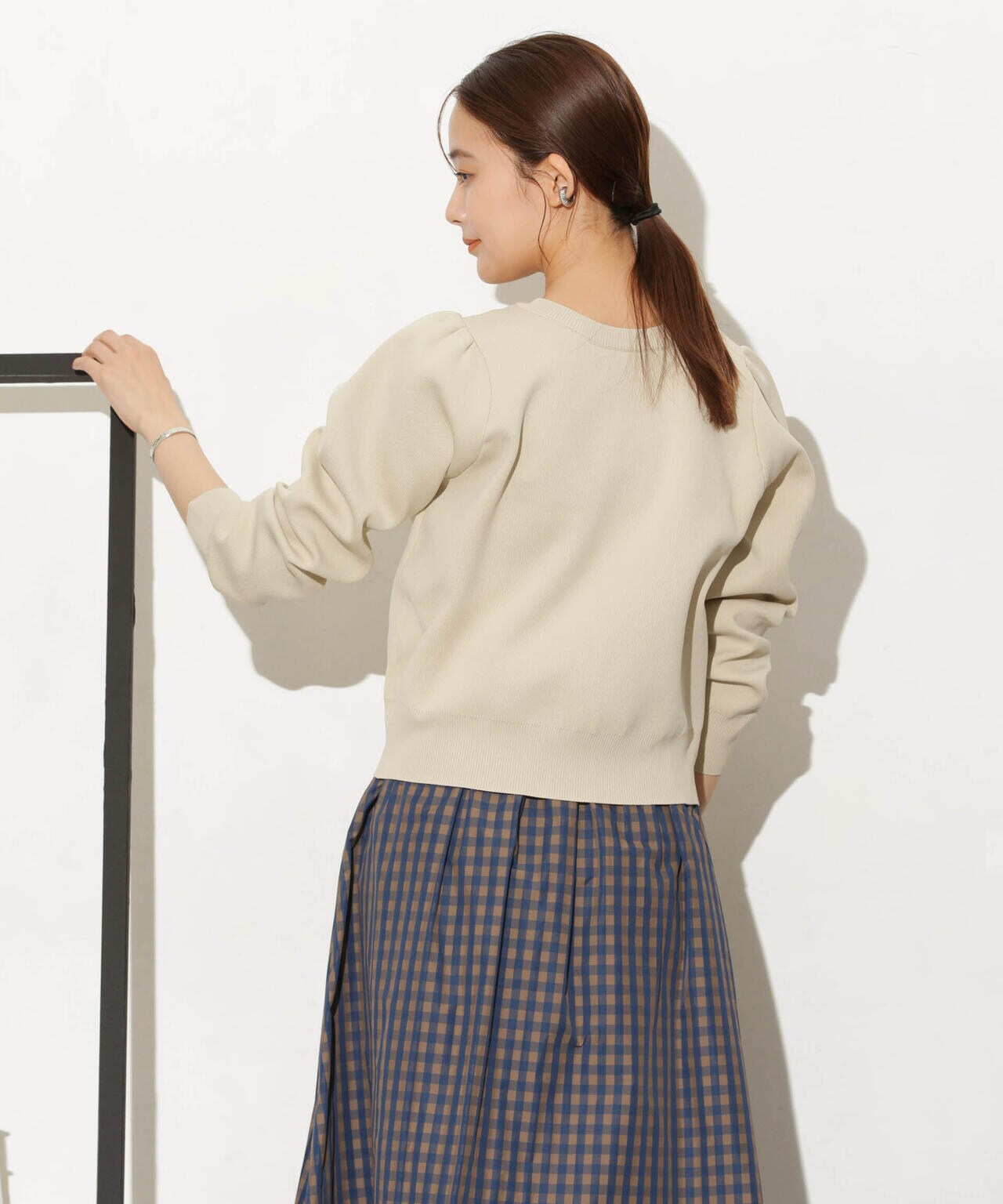 WEB限定/ライトスポンディッシュパールボタンカーディガン 6734222360