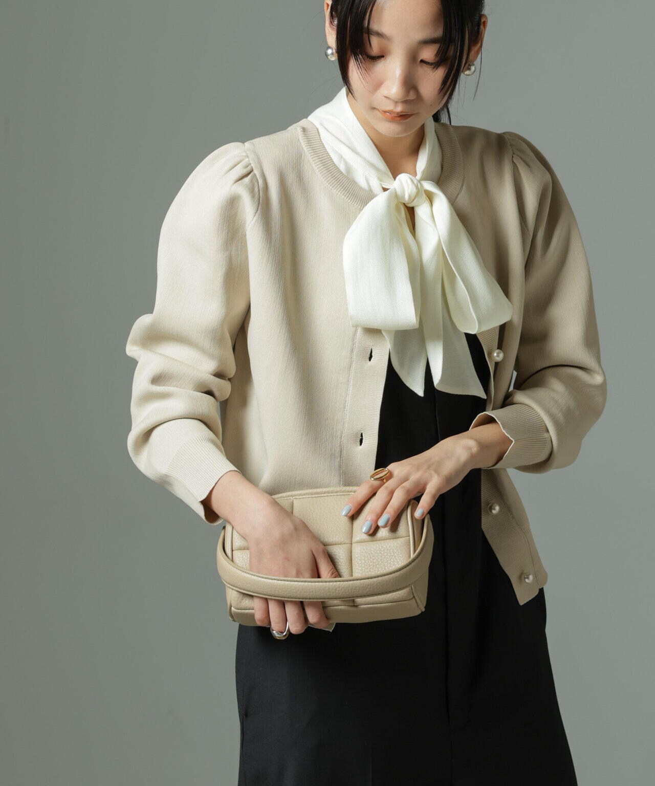 WEB限定/ライトスポンディッシュパールボタンカーディガン 6734222360