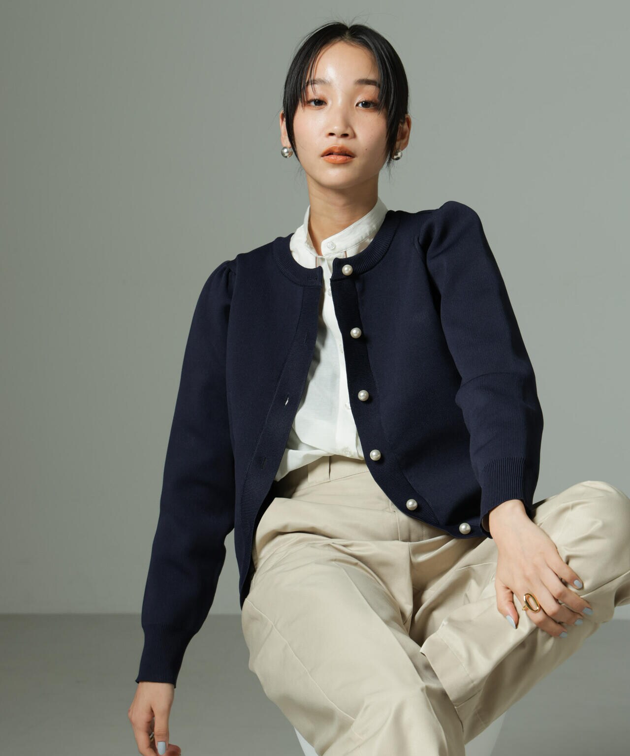 WEB限定/ライトスポンディッシュパールボタンカーディガン 6734222360