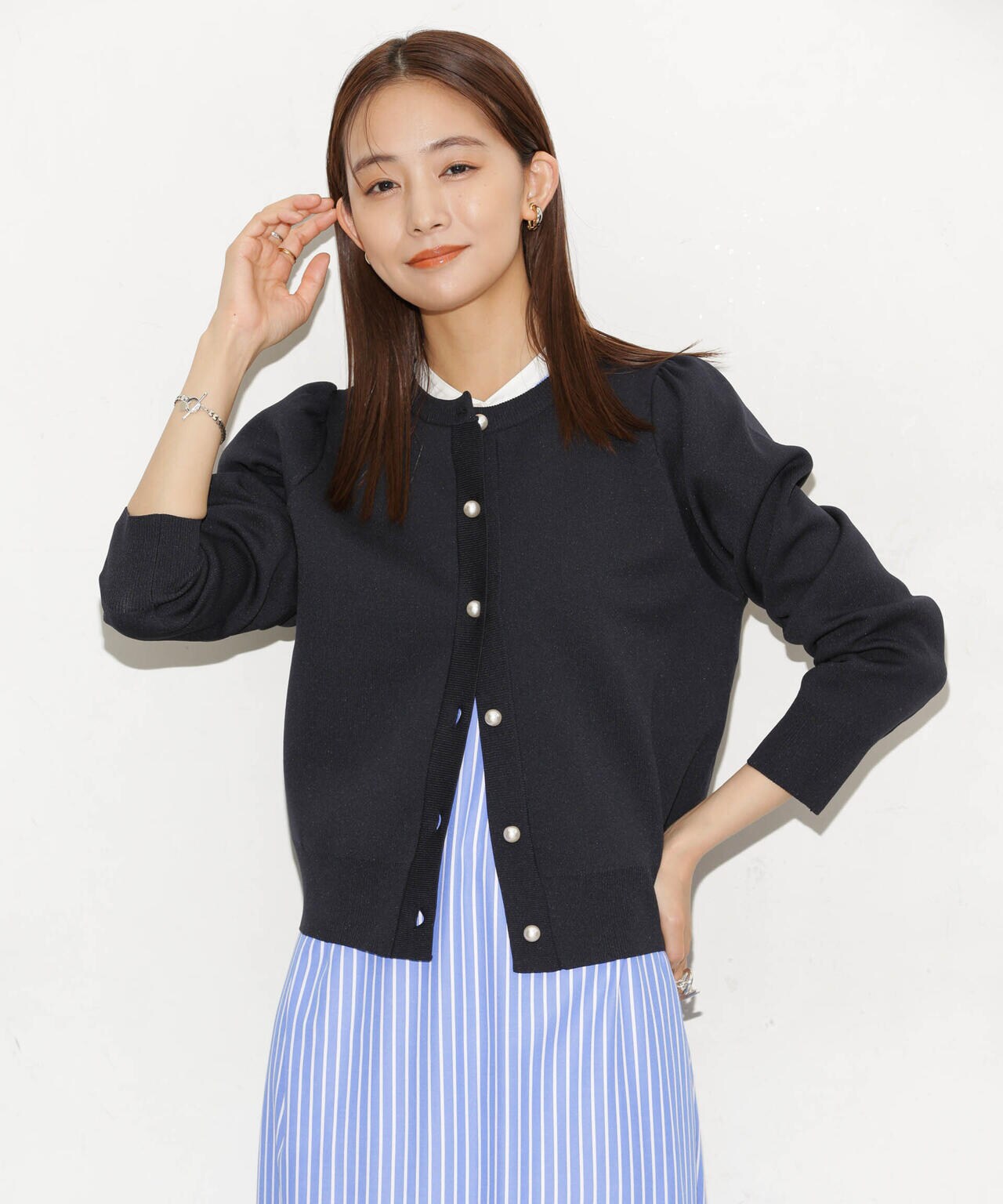 WEB限定/ライトスポンディッシュパールボタンカーディガン 6734222360