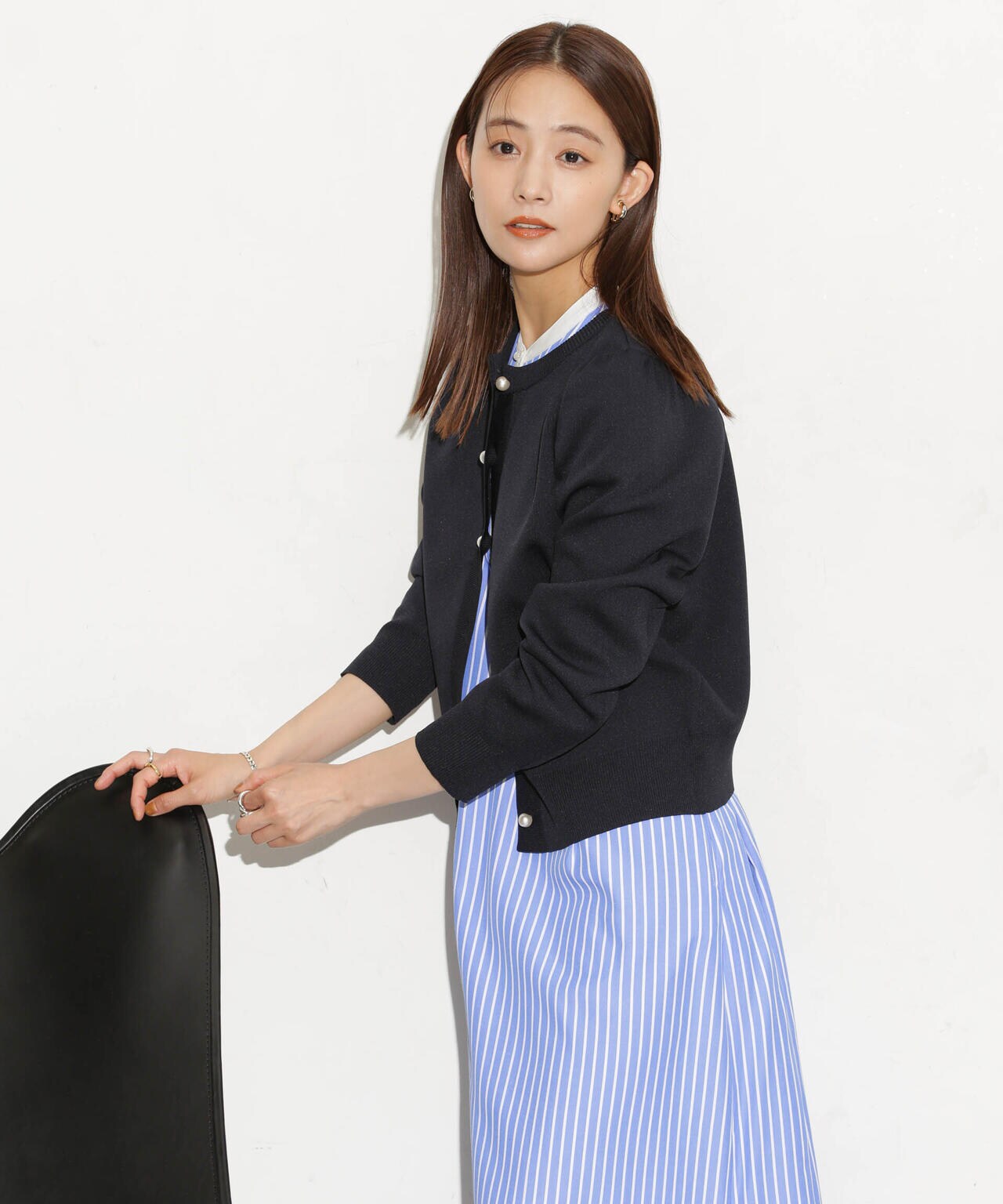 WEB限定/ライトスポンディッシュパールボタンカーディガン 6734222360