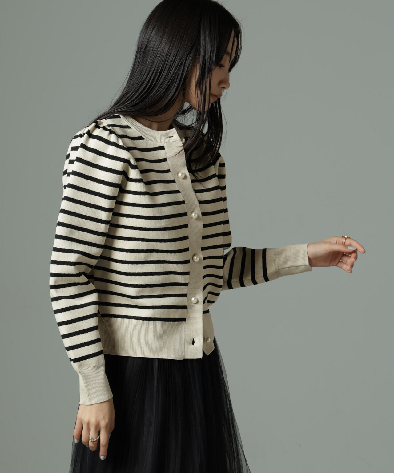 WEB限定/ライトスポンディッシュパールボタンカーディガン 6734222360