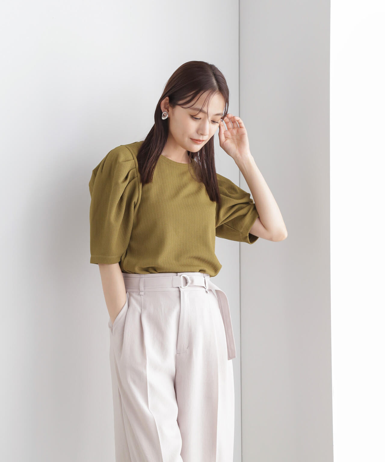 ショルダーギャザーデザイントップス 6734224300