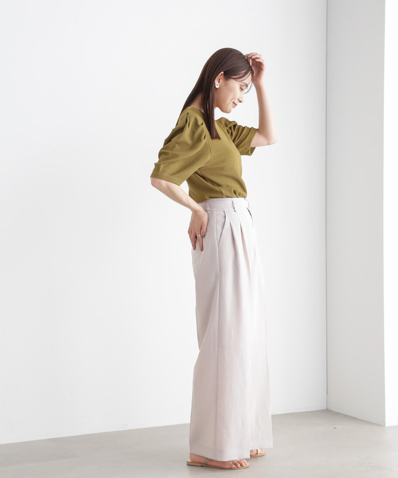 ショルダーギャザーデザイントップス 6734224300