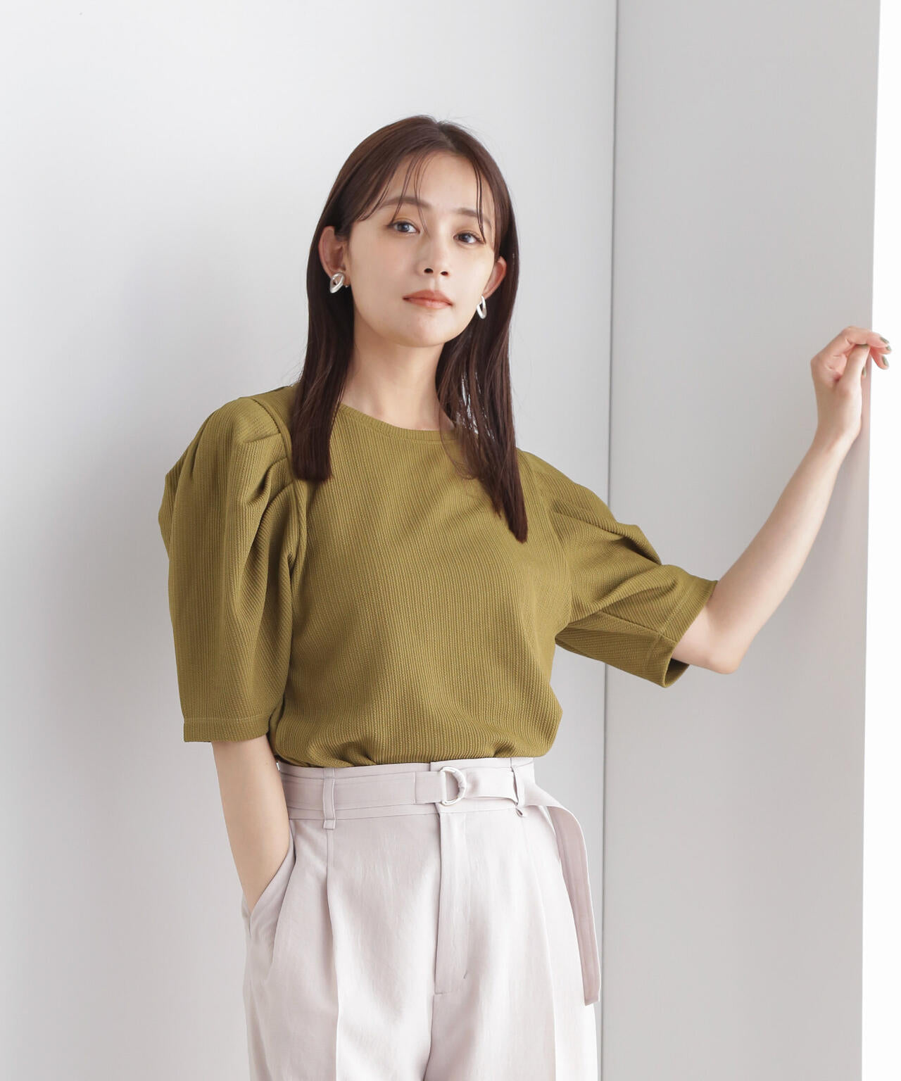 ショルダーギャザーデザイントップス 6734224300